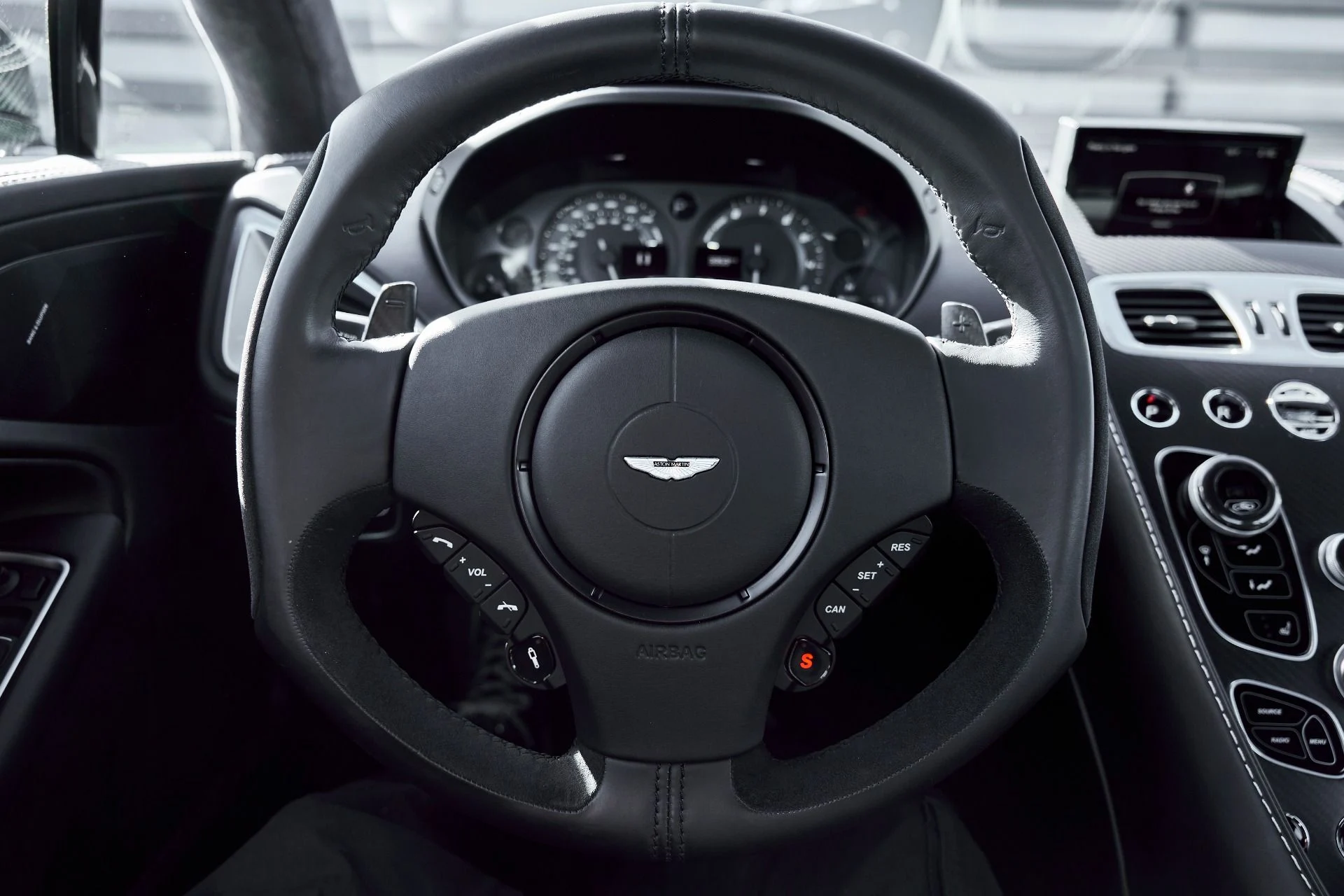 mph052_1586105544_Used_2014_Aston_Martin_Vanquish_V12_1773193822_3a45611664