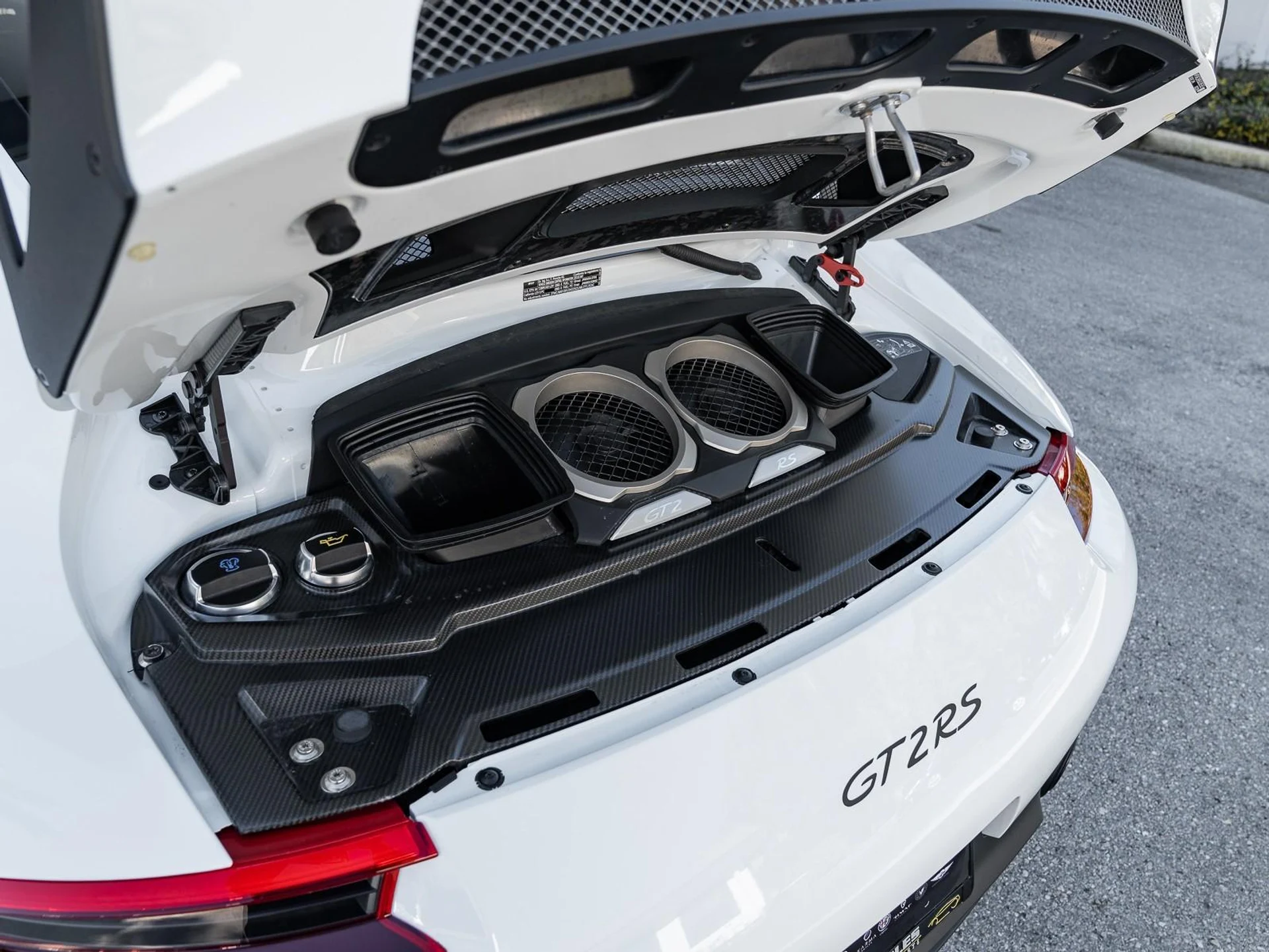 mph052_1597020806_Used_2018_Porsche_911_GT_2_RS_1763590005_3135c8d9db