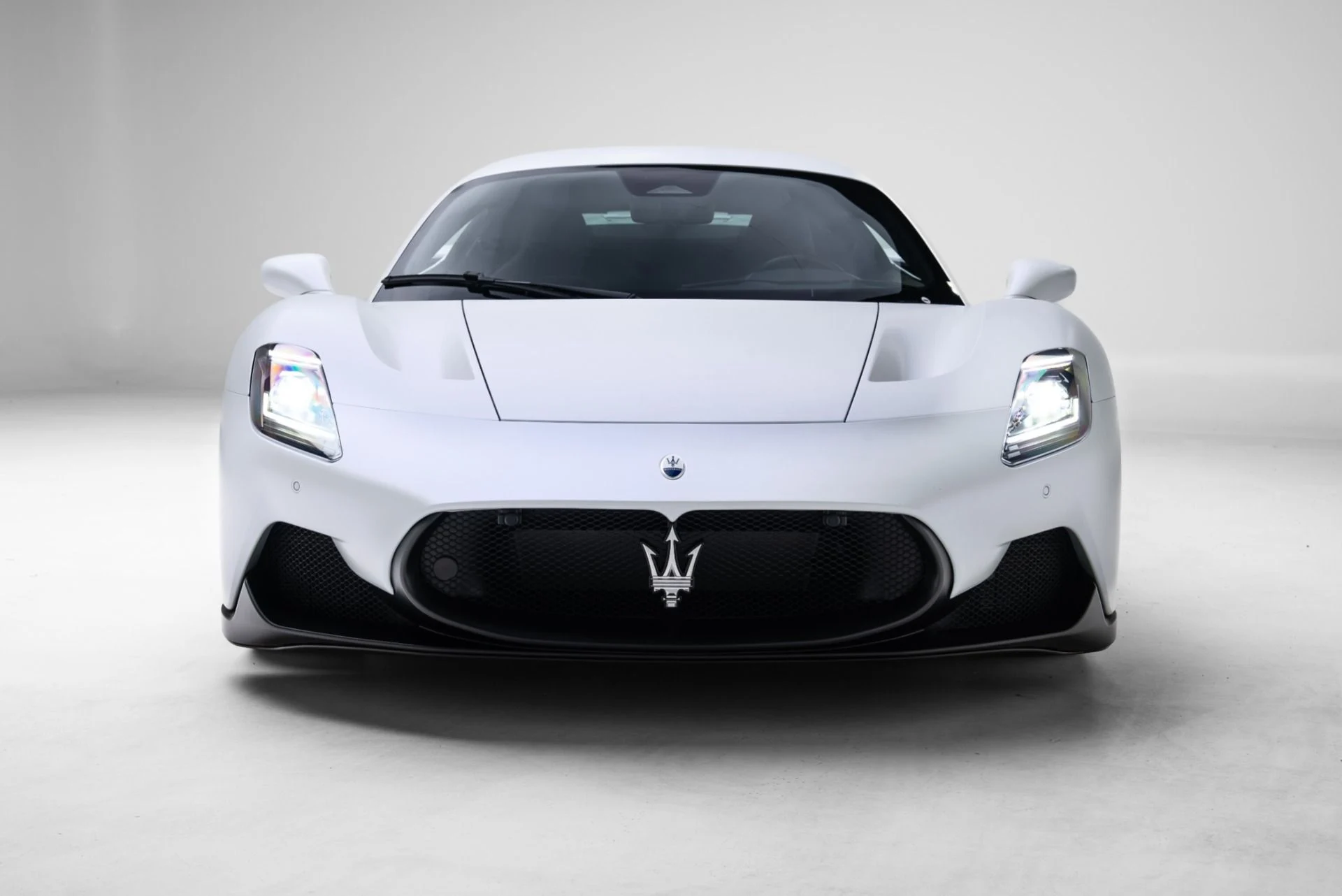 mph052_1600501034_Used_2023_Maserati_MC_20_1771372758_675b78b906