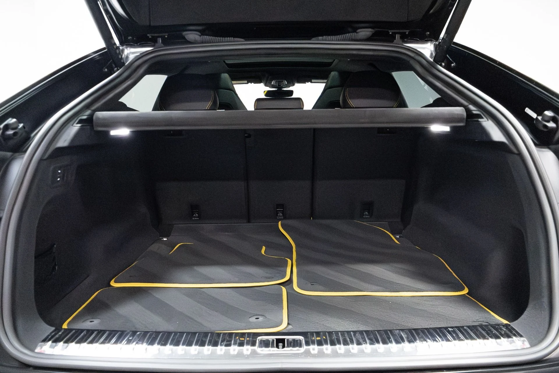 mph052_1666617962_Used_2022_Lamborghini_Urus_Graphite_Capsule_1775757245_714cfb4420