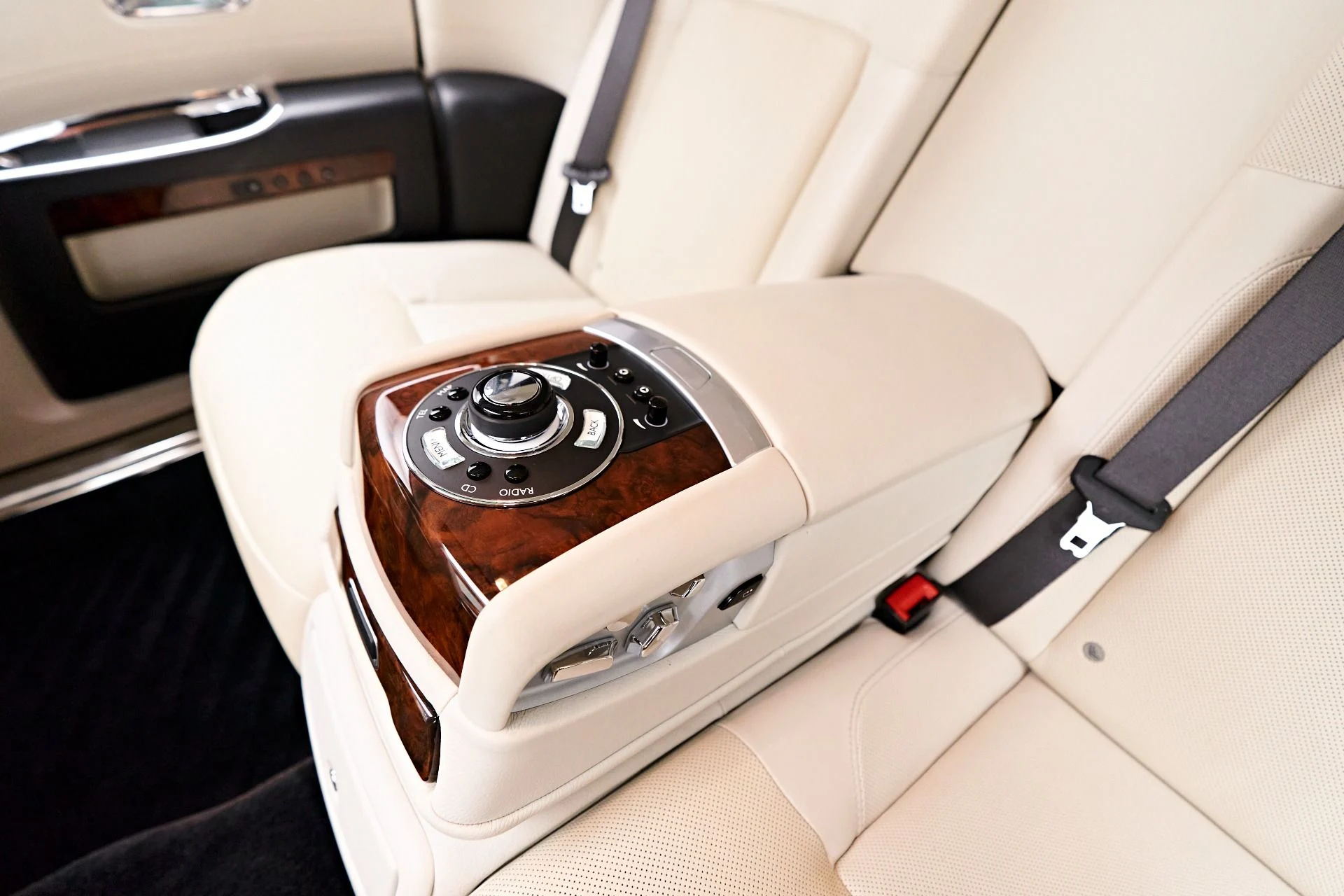 mph052_1671585482_Used_2012_Rolls_Royce_Ghost_Base_1690494640_8759a78e4b