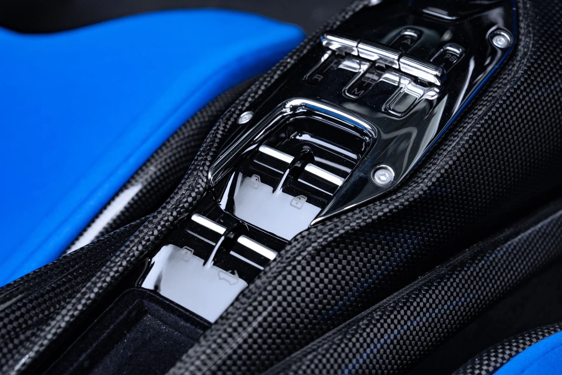 mph052_1685630630_Used_2023_Ferrari_SF_90_Spider_1773351292_2b533ee0e7