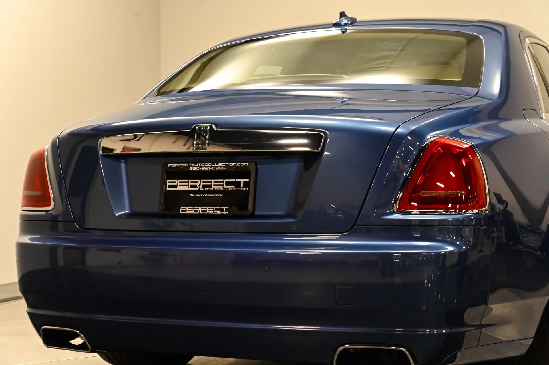 mph052_1718171463_Used_2012_Rolls_Royce_Ghost_Base_1791906503_857a277905