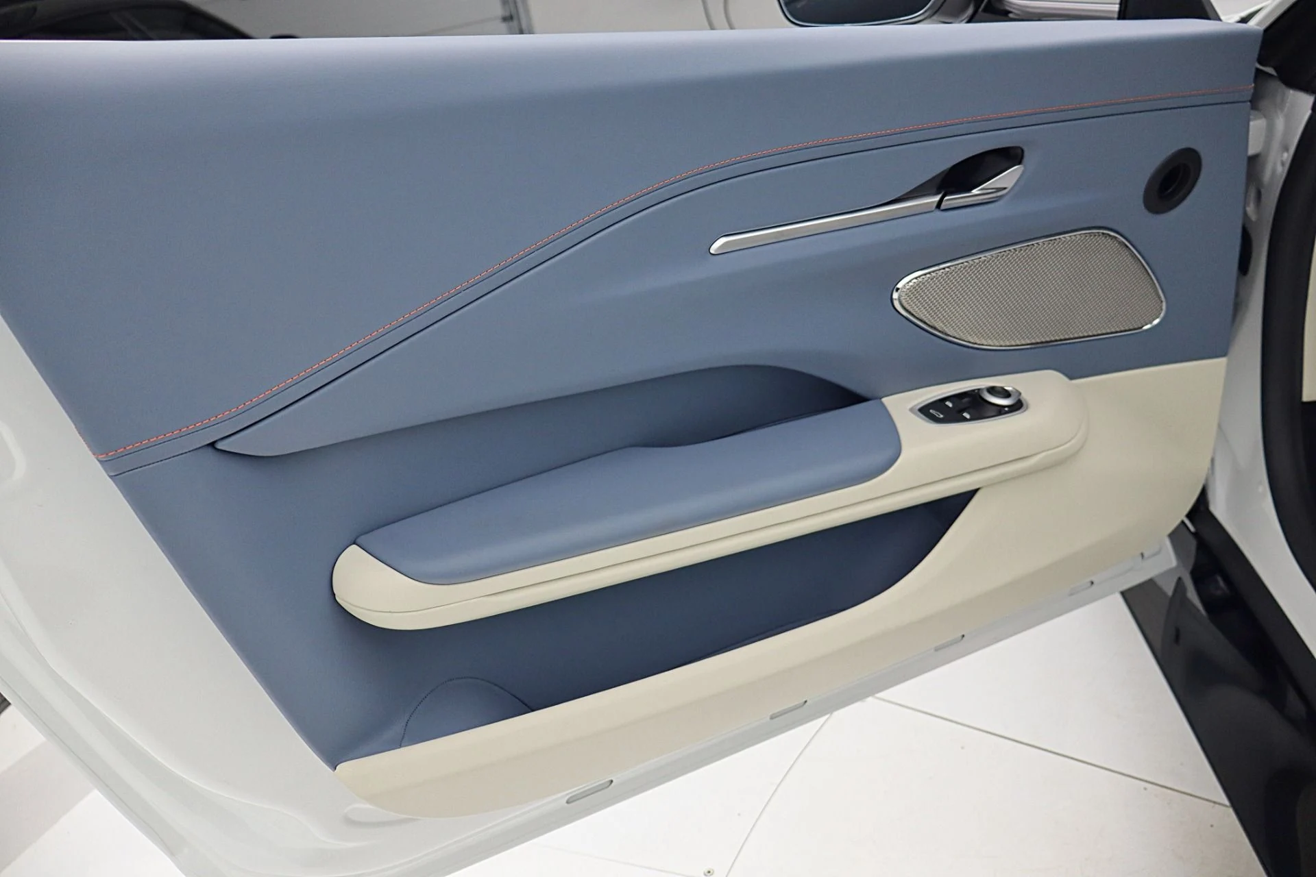 mph052_1749259041_New_2026_Aston_Martin_Vantage_Roadster_c95c37410b