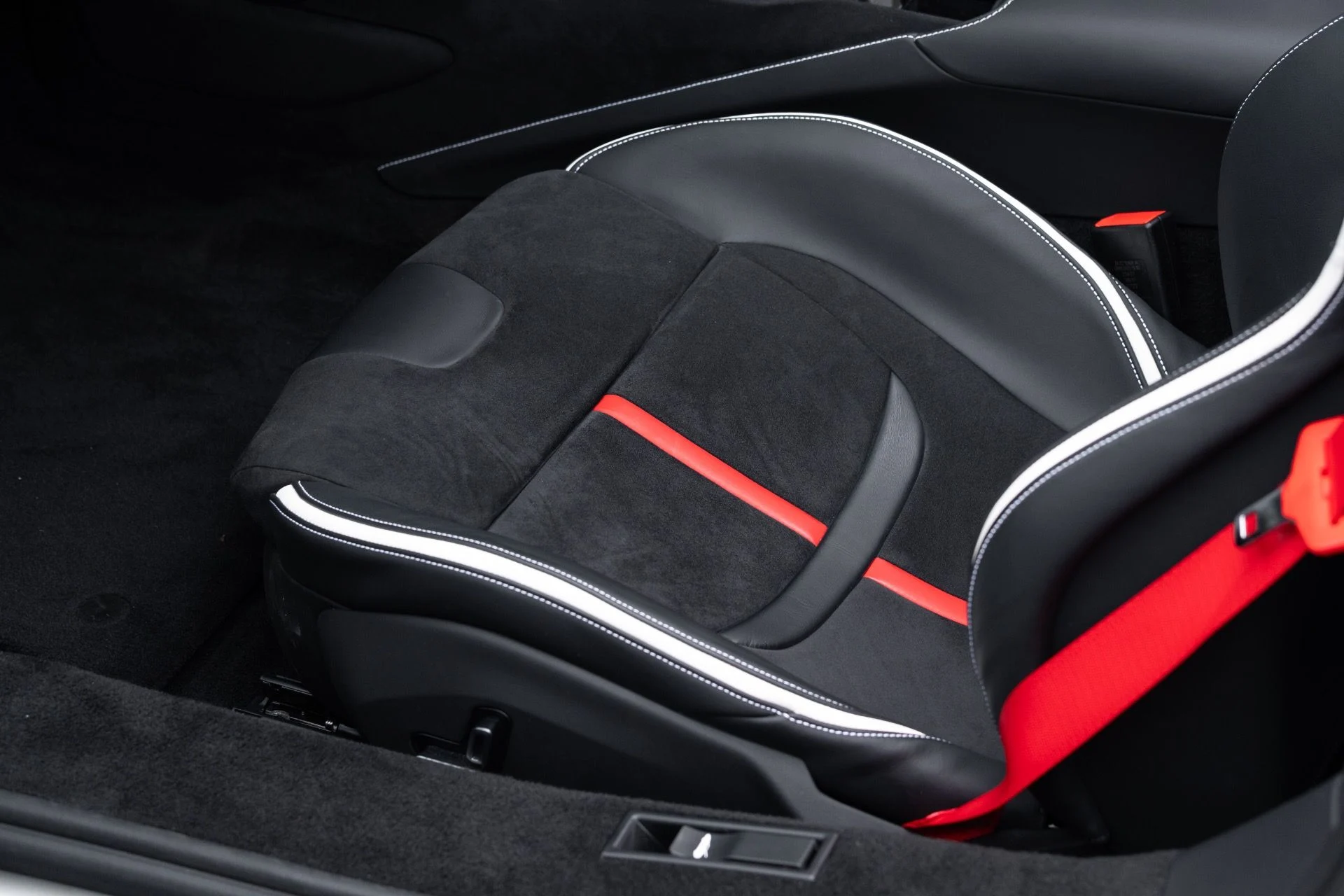 mph052_1764304117_Used_2024_Ferrari_SF_90_Spider_1775624639_e3b1dc4c27