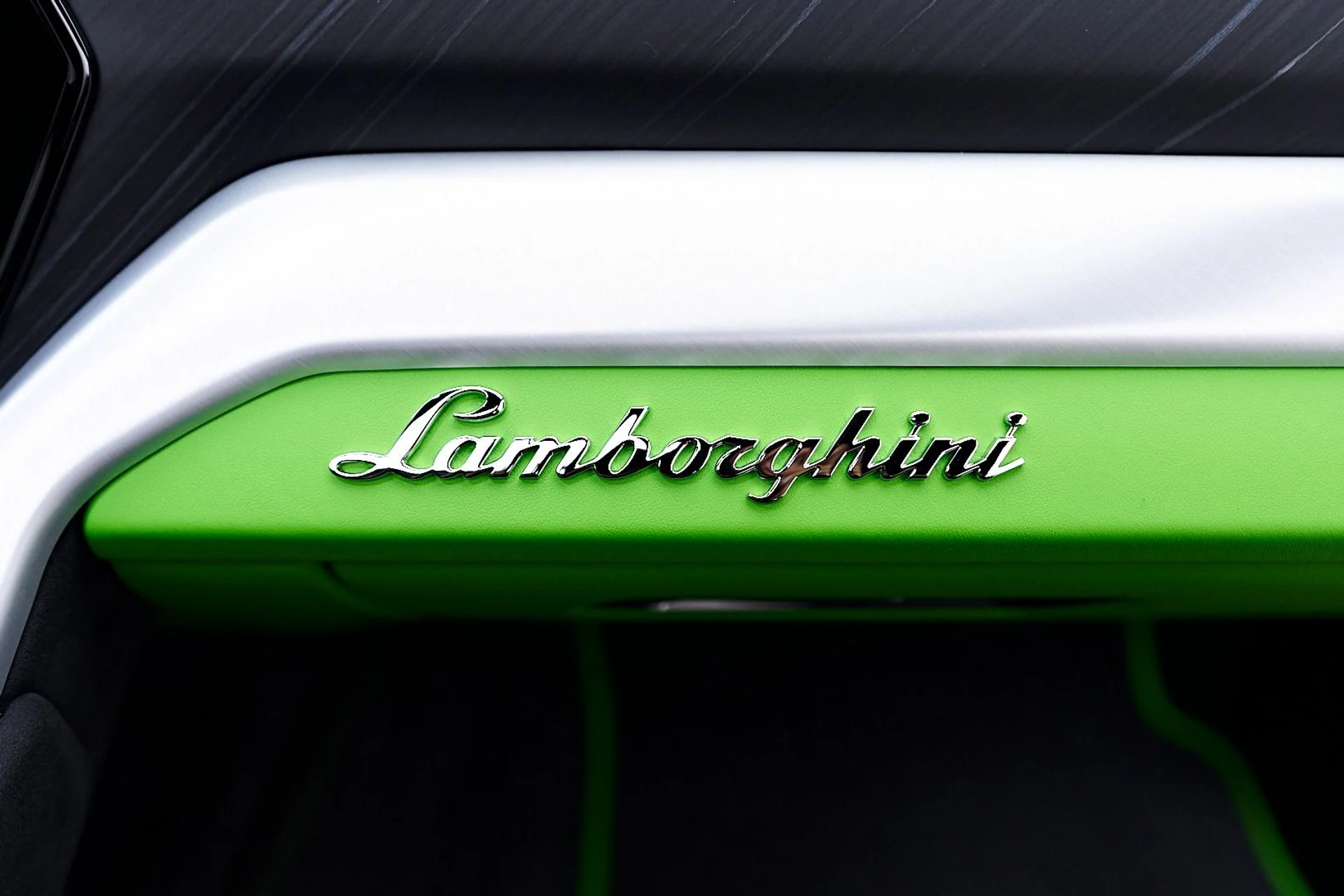 mph052_177347698_Used_2024_Lamborghini_Urus_S_1745956869_8f93533536