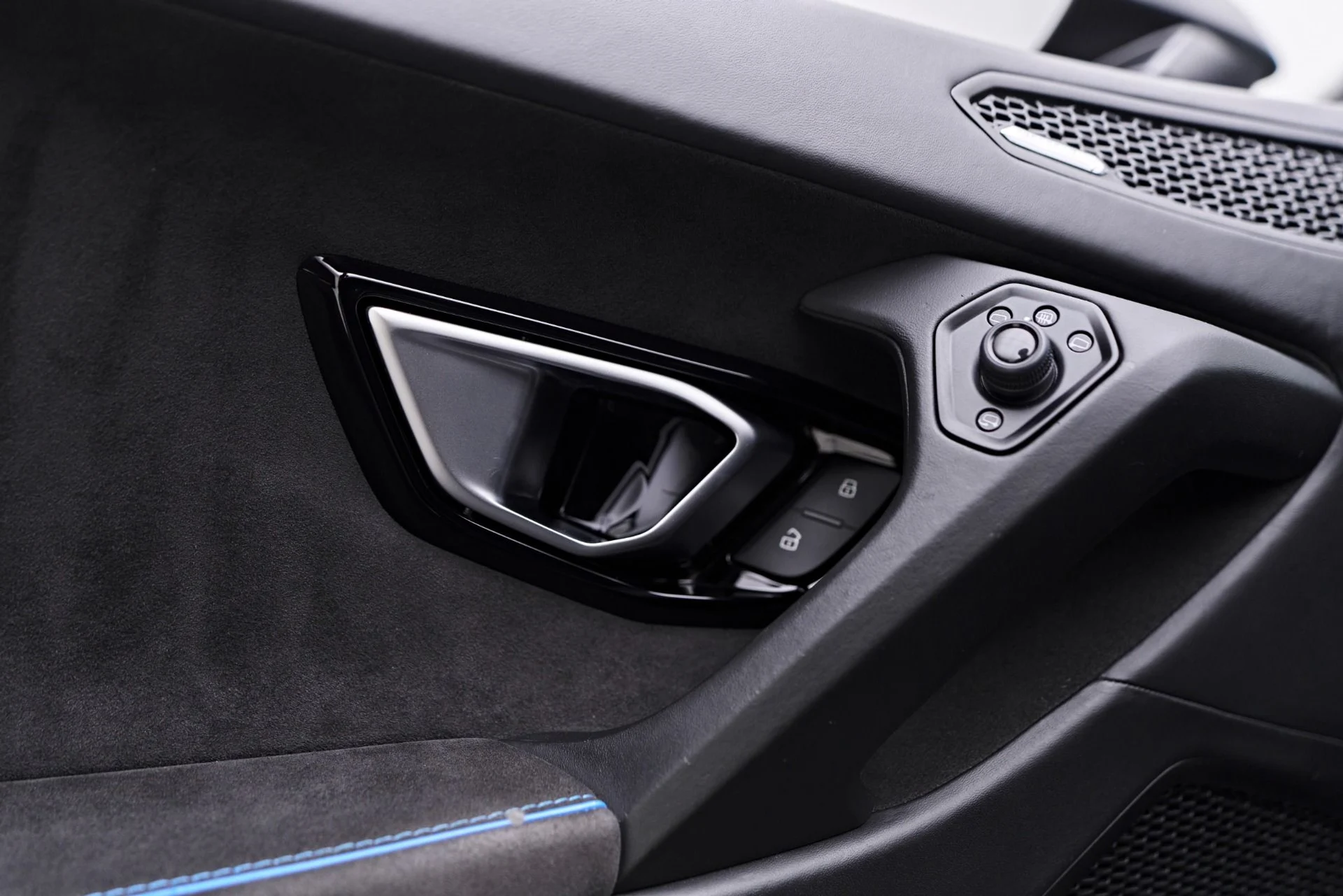 mph052_1788423888_Used_2021_Lamborghini_Huracan_EVO_Base_1758314692_4a4af4c28b