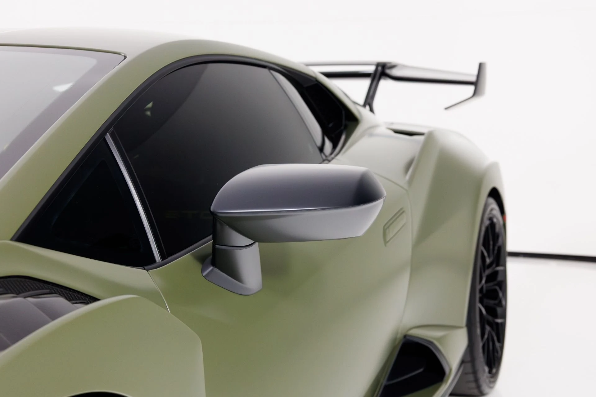 mph052_1791280651_Used_2022_Lamborghini_Huracan_STO_1770056126_f5fcf3dcbe