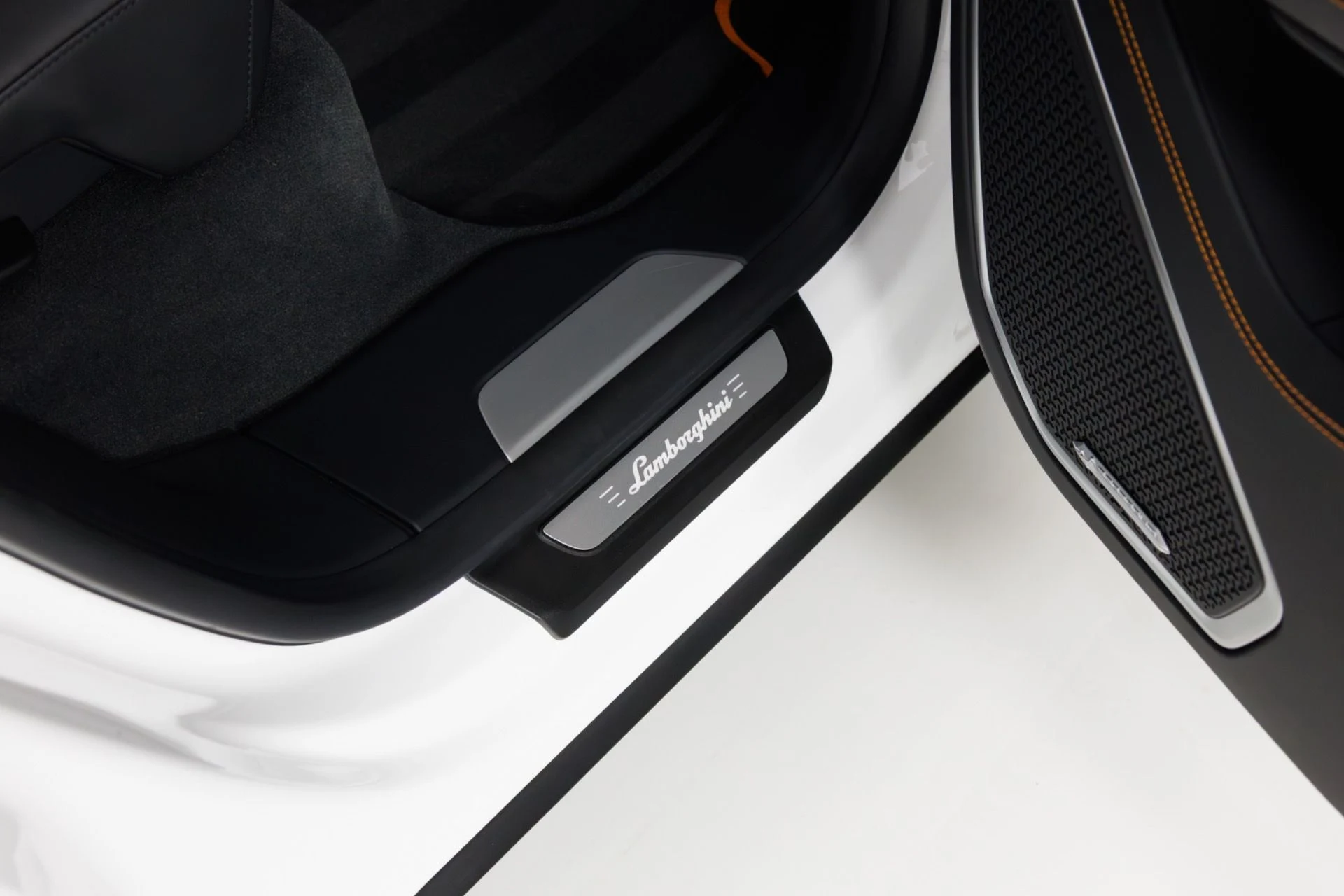 mph052_1800423420_Used_2024_Lamborghini_Urus_S_1775674860_e0b0cb7388