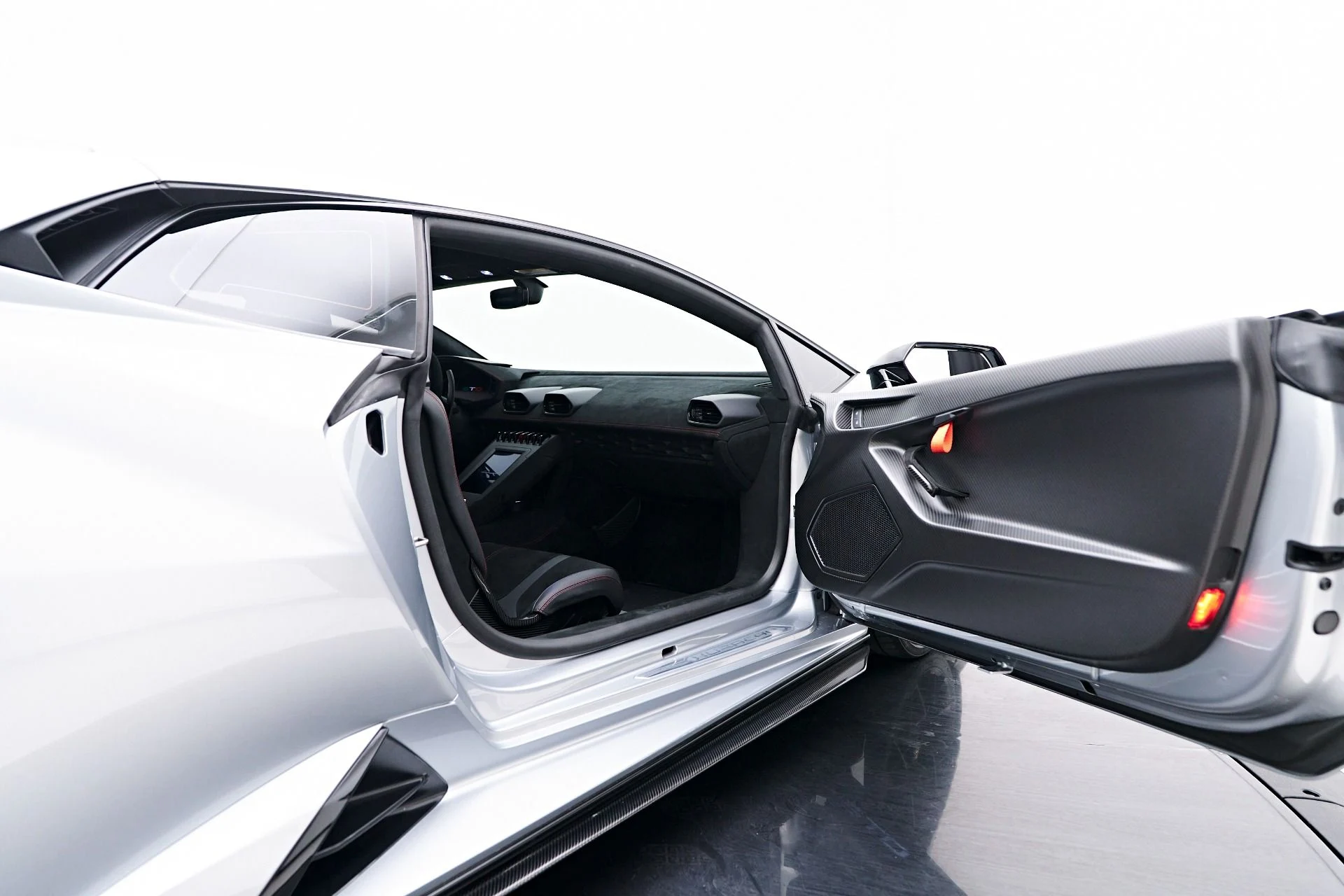 mph052_1812364248_Used_2023_Lamborghini_Huracan_STO_Base_1754673404_061182b8b9