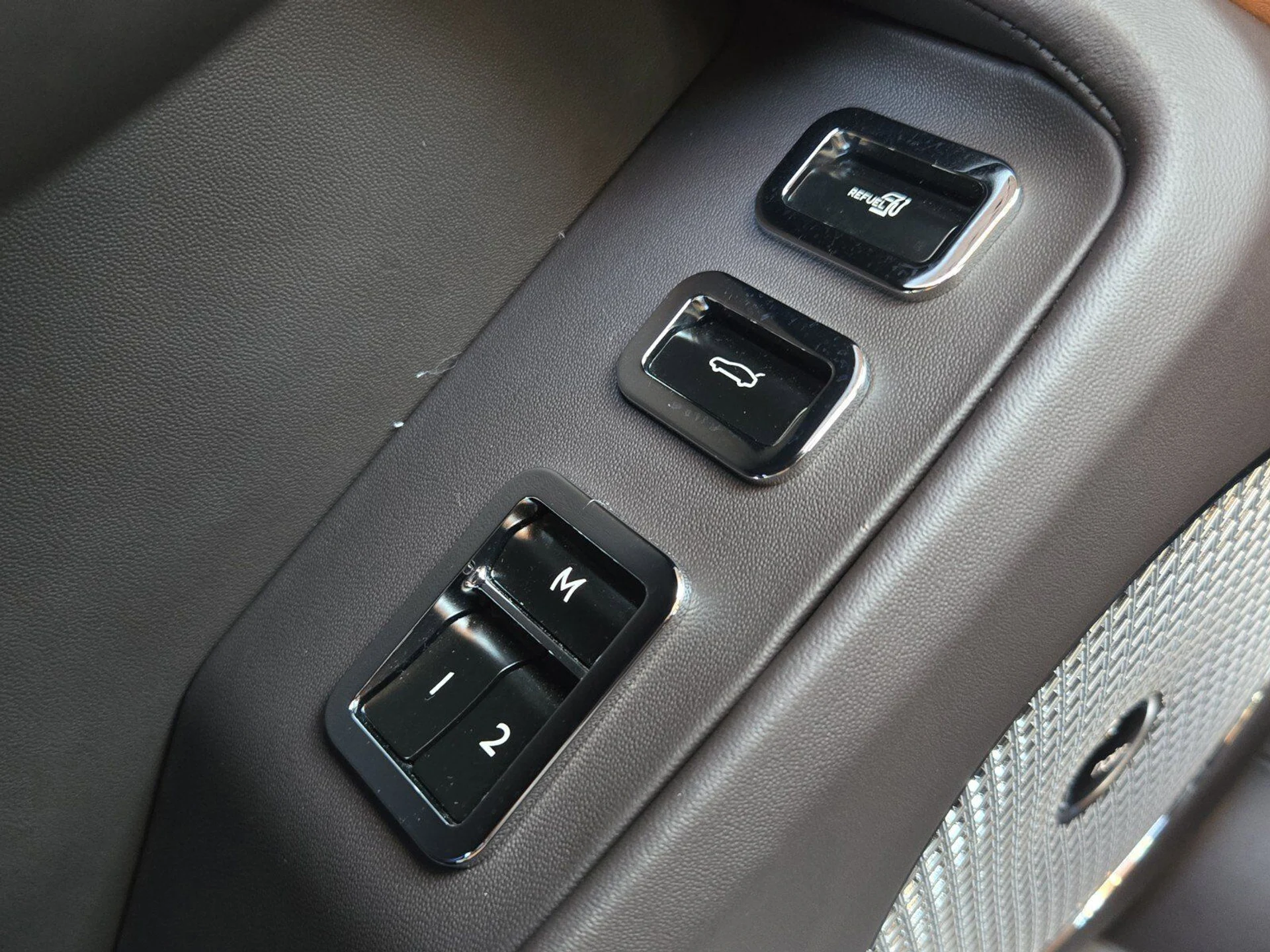 mph052_1817175769_d28bc48cac3f3341846bedf7a11793d8x_4d0c065069