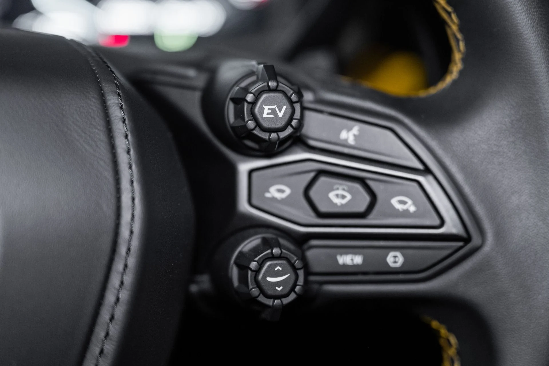 mph052_1844567368_Used_2024_Lamborghini_Revuelto_1761662610_8a4b5128bf