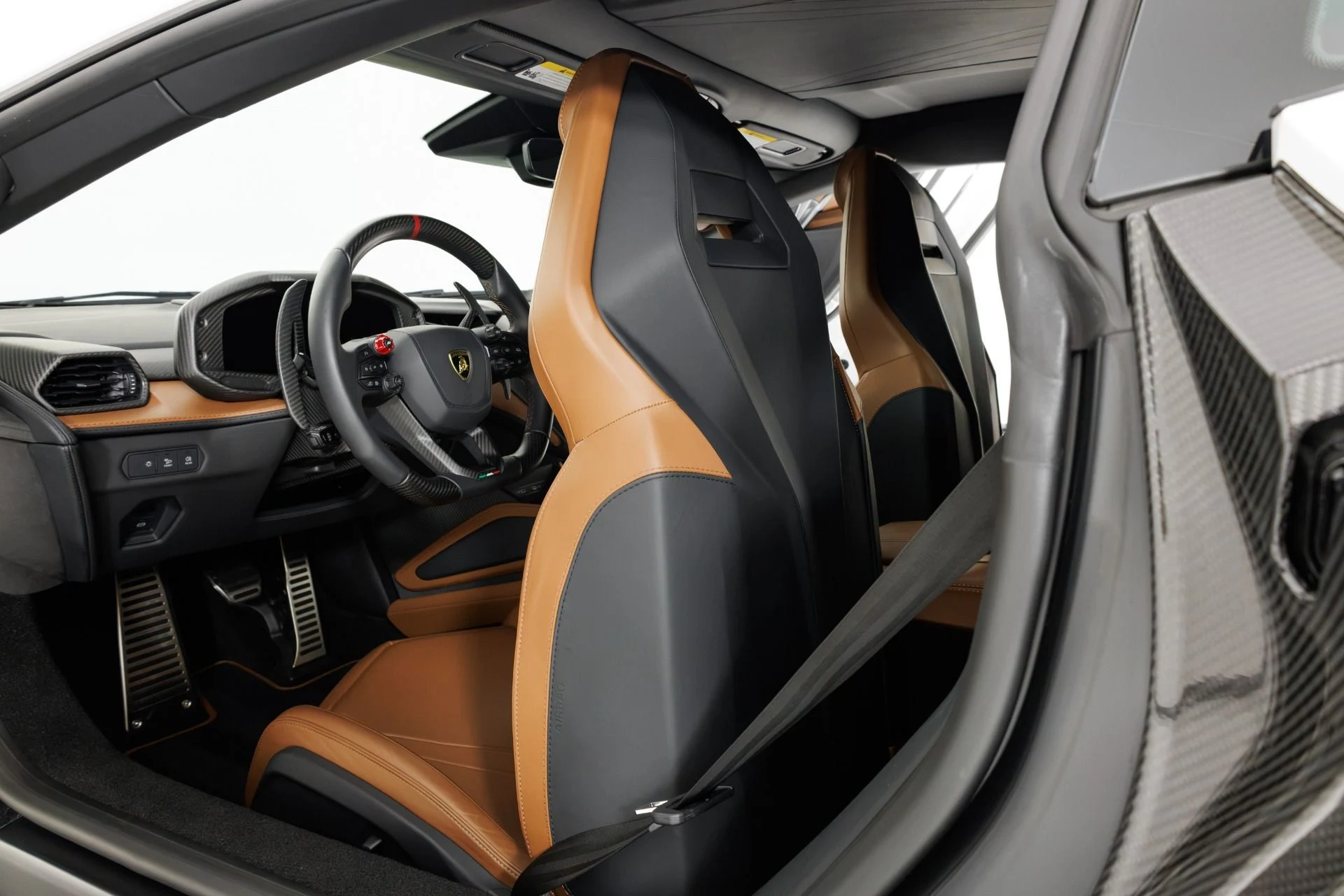 mph052_1855121514_Used_2024_Lamborghini_Revuelto_1786042587_a53a2a8c32