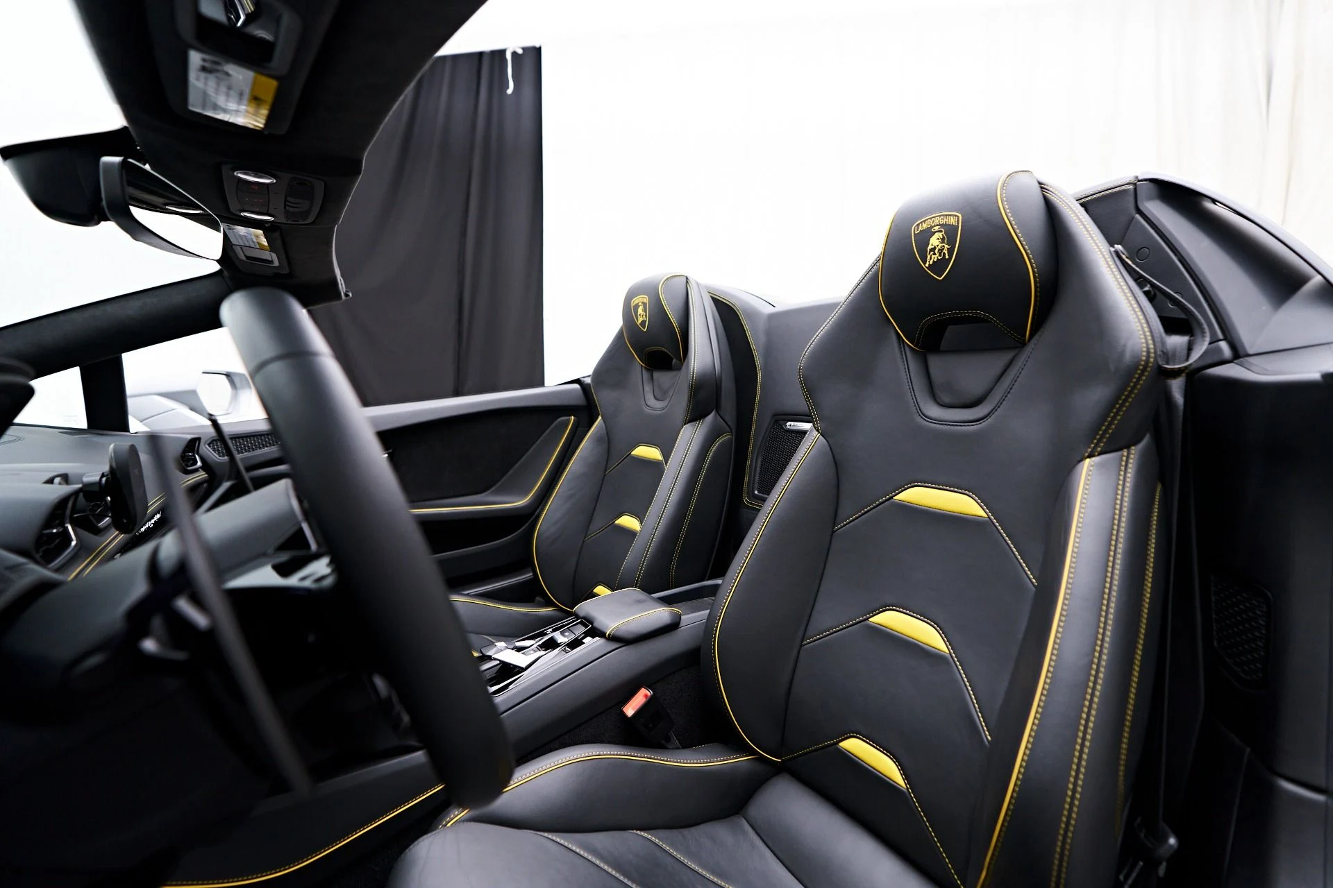 mph052_1855633377_Used_2021_Lamborghini_Huracan_EVO_Base_1754524536_4d3bcc9d0c