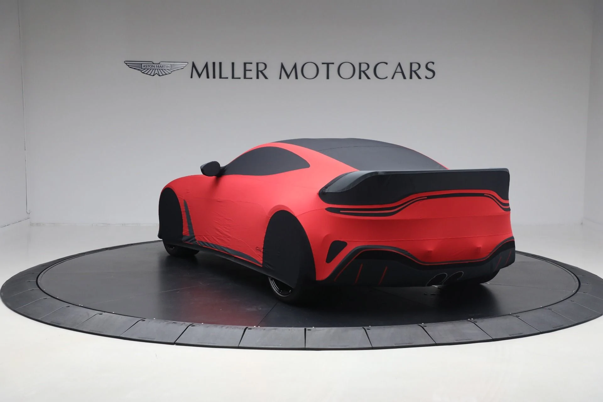 mph052_1877554097_Used_2023_Aston_Martin_Vantage_V12_d7c7fe6ca7