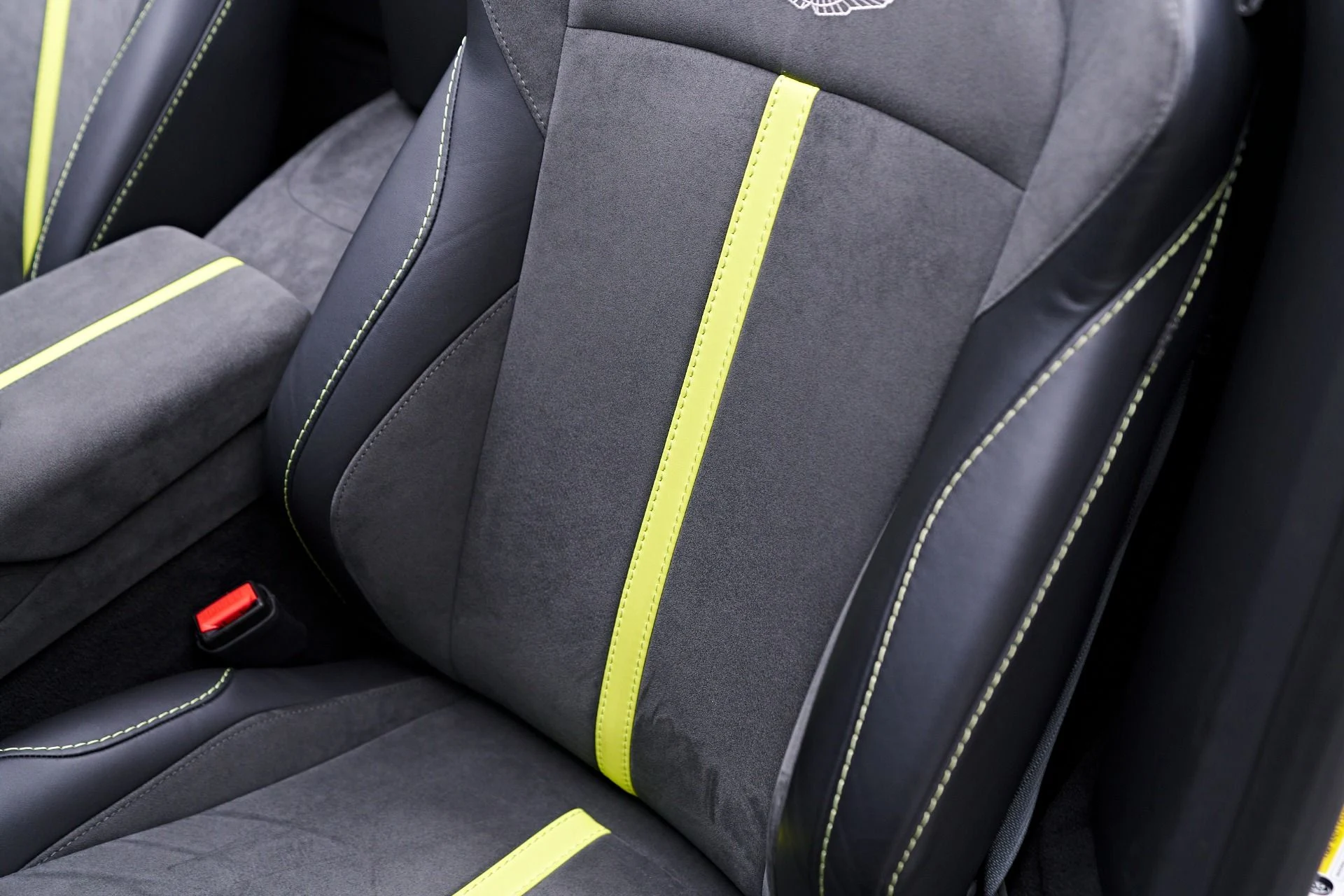 mph052_1905129838_Used_2023_Aston_Martin_Vantage_F1_Edition_1754013179_8e052a8ea0