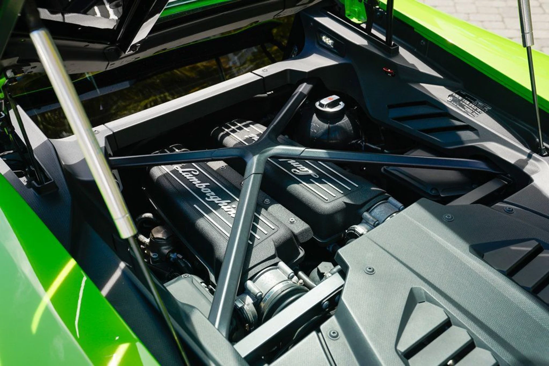 mph052_1910978275_used_2020_lamborghini_huracan_evo_coupeawd_14354_22890839_53_1024_9372e0f815