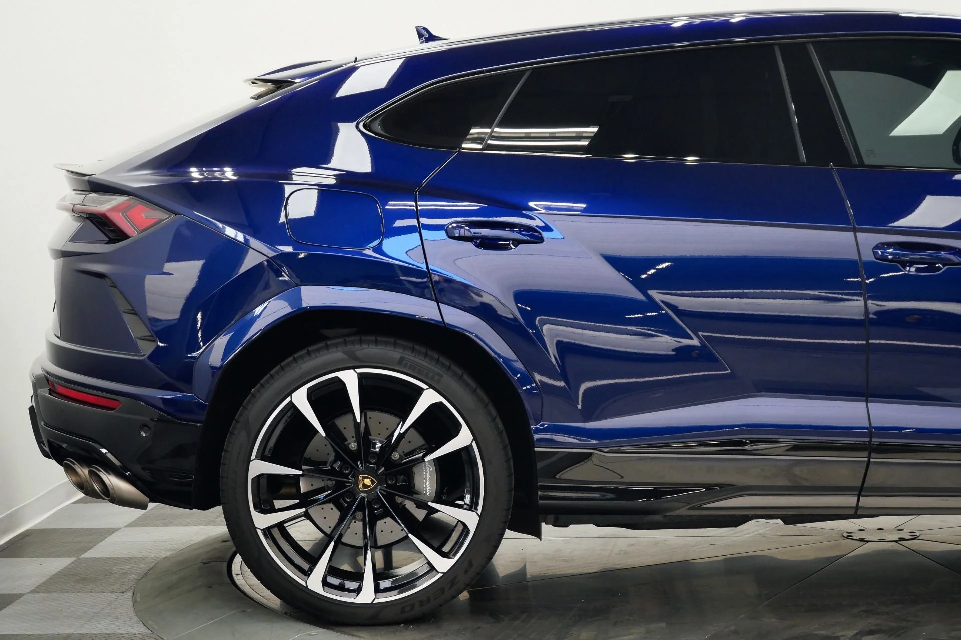 mph052_191396772_Used_2022_Lamborghini_Urus_23_Inch_Wheels_Two_Tone_Interior_Bang_and_Olufsen_Audio_1775677581_12f6a23a5b