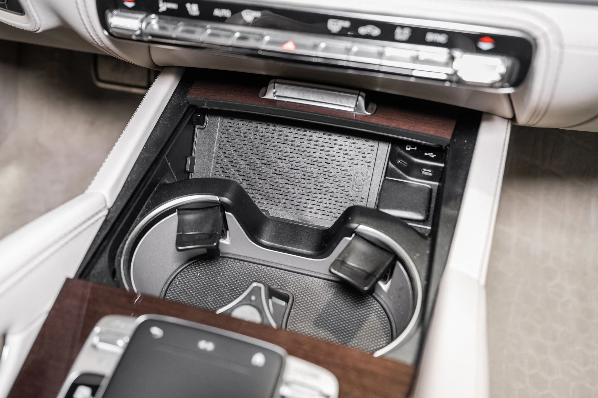 mph052_1952147059_Used_2022_Mercedes_Benz_GLS_Maybach_GLS_600_1761673303_f658ac9890