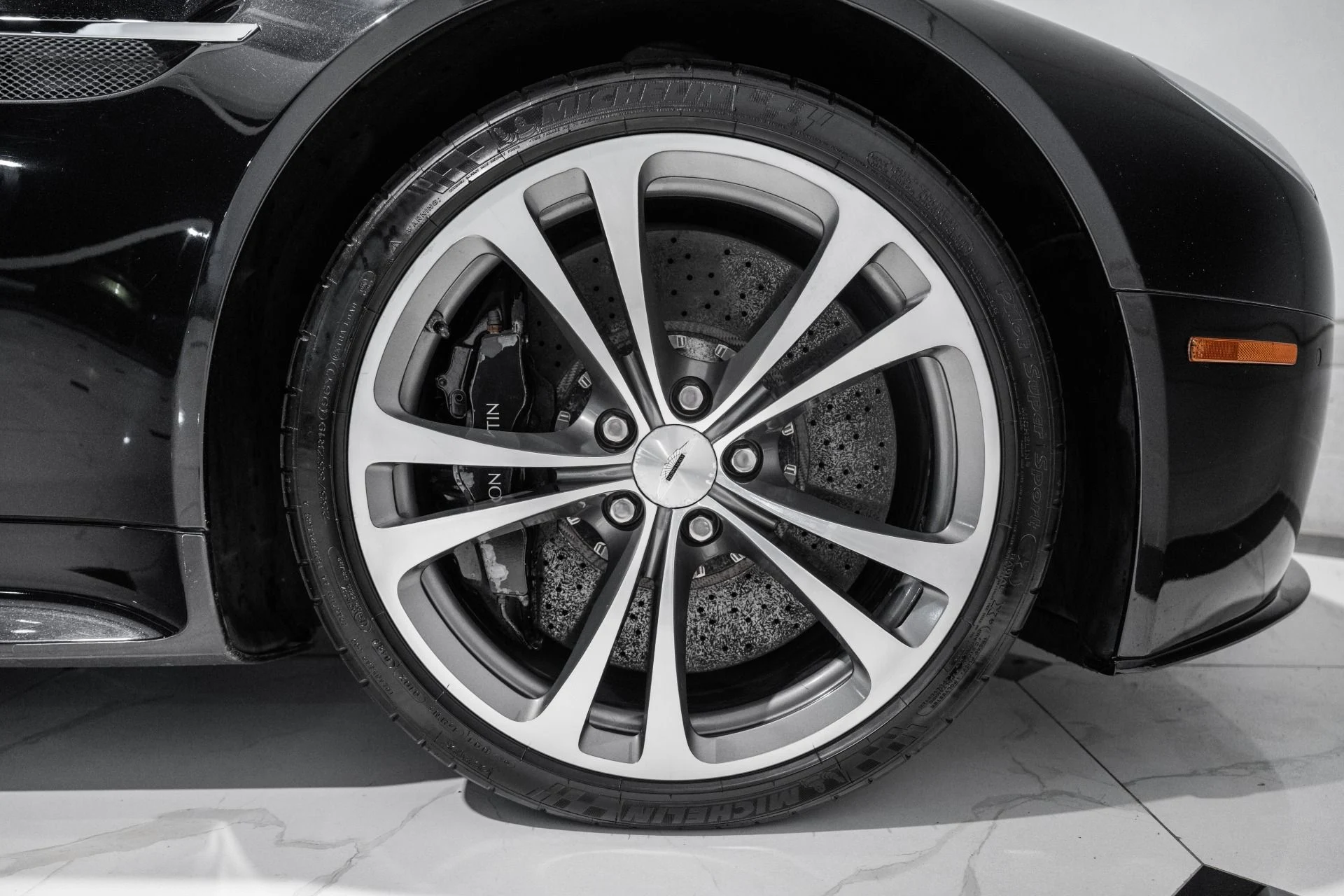 mph052_1955717203_Used_2011_Aston_Martin_V12_Vantage_1762183015_1b5c4d666d