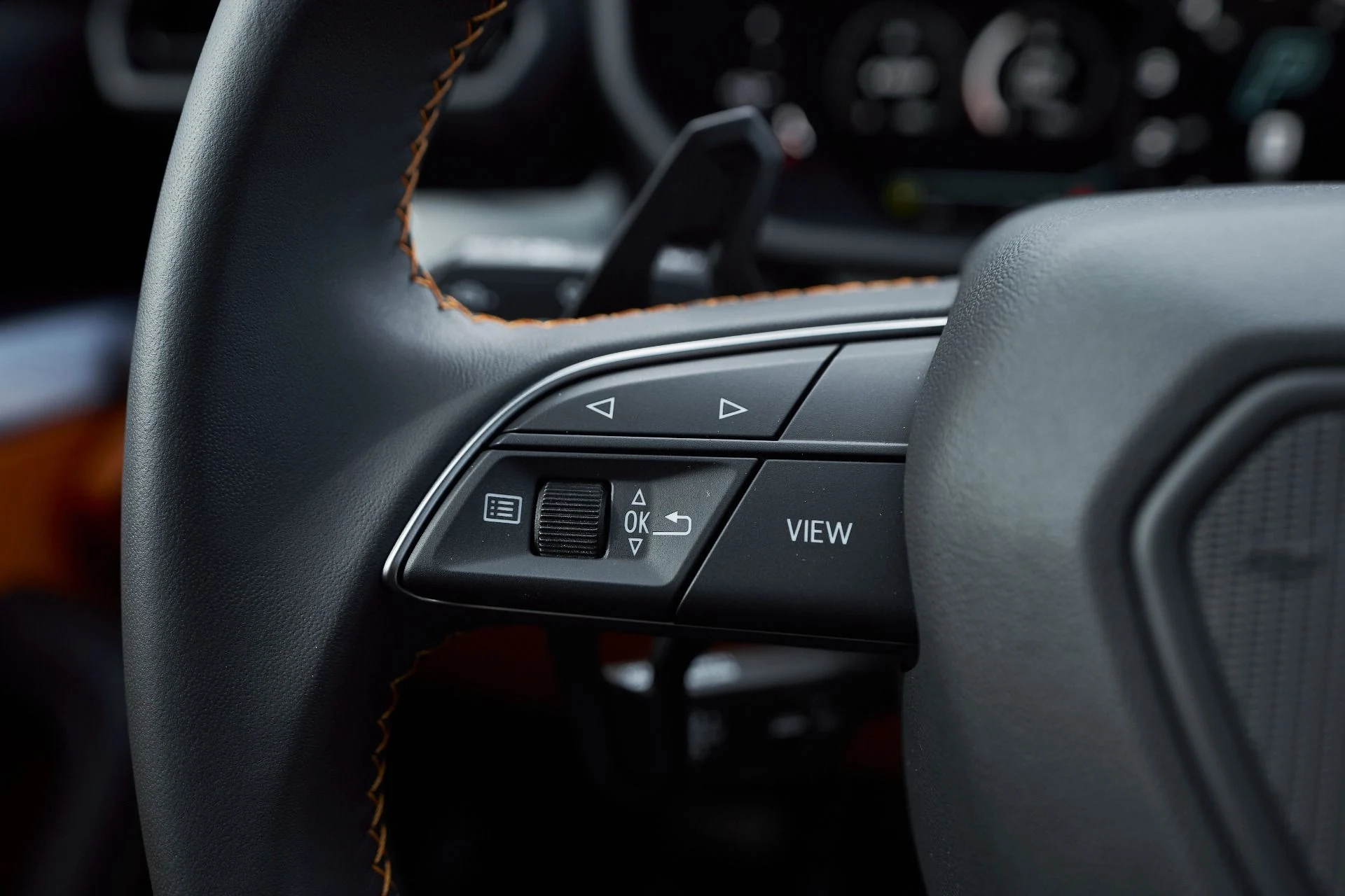 mph052_1958139004_Used_2025_Lamborghini_Urus_SE_1763677064_bf571b81d5