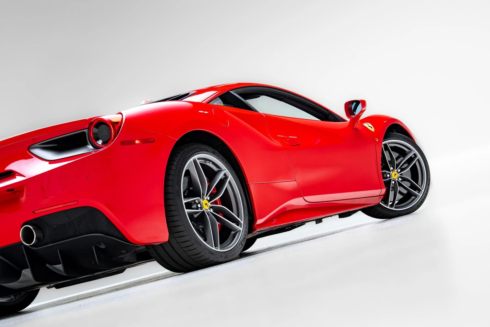 mph052_1971601245_Used_2018_Ferrari_488_GTB_1776815735_778a644215