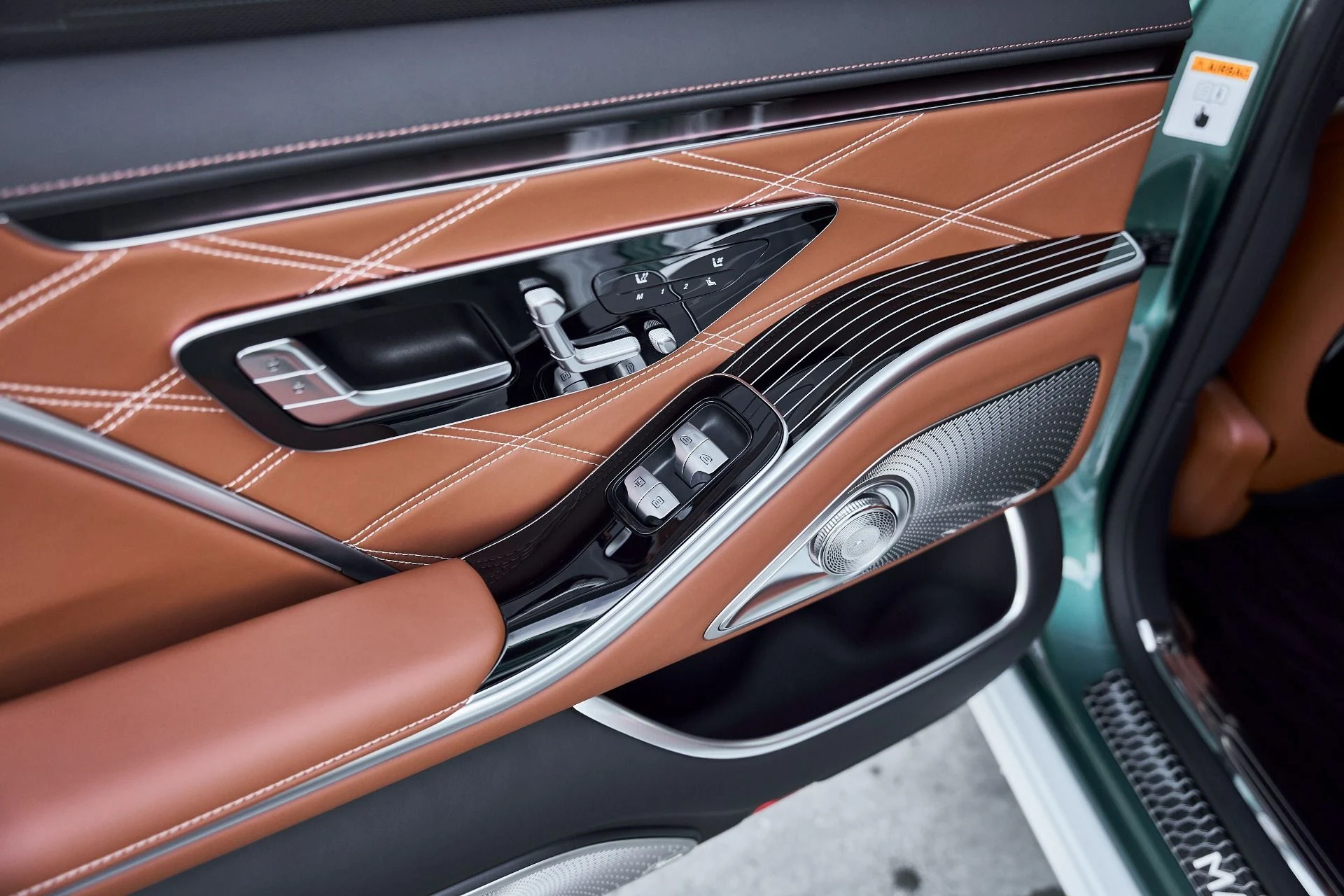 mph052_1990464100_Used_2026_Mercedes_Benz_S_Class_Maybach_S_680_1769716722_ef275e74b8