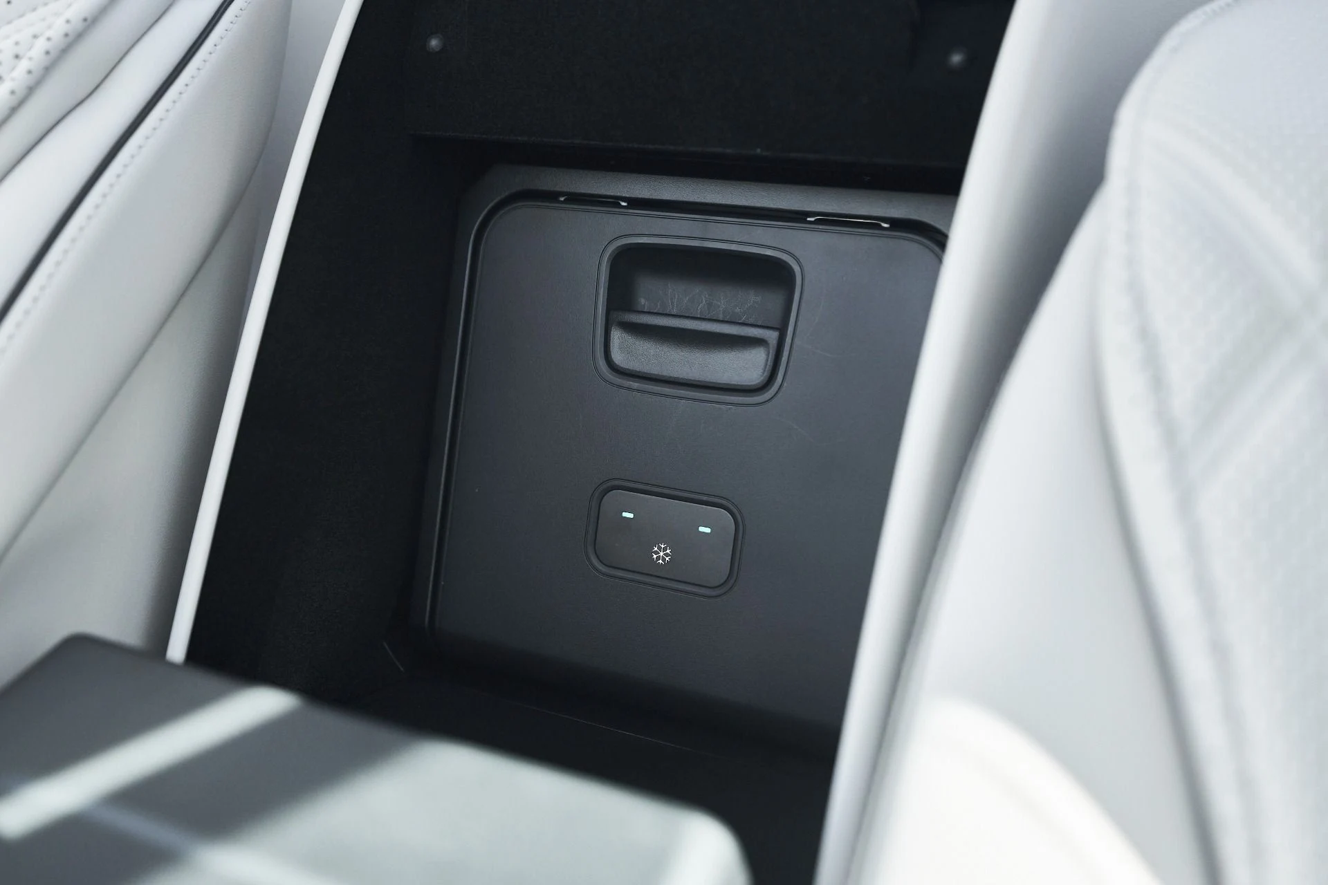 mph052_2001582665_Used_2025_Mercedes_Benz_S_Class_Maybach_S_680_1761611124_4511790a50