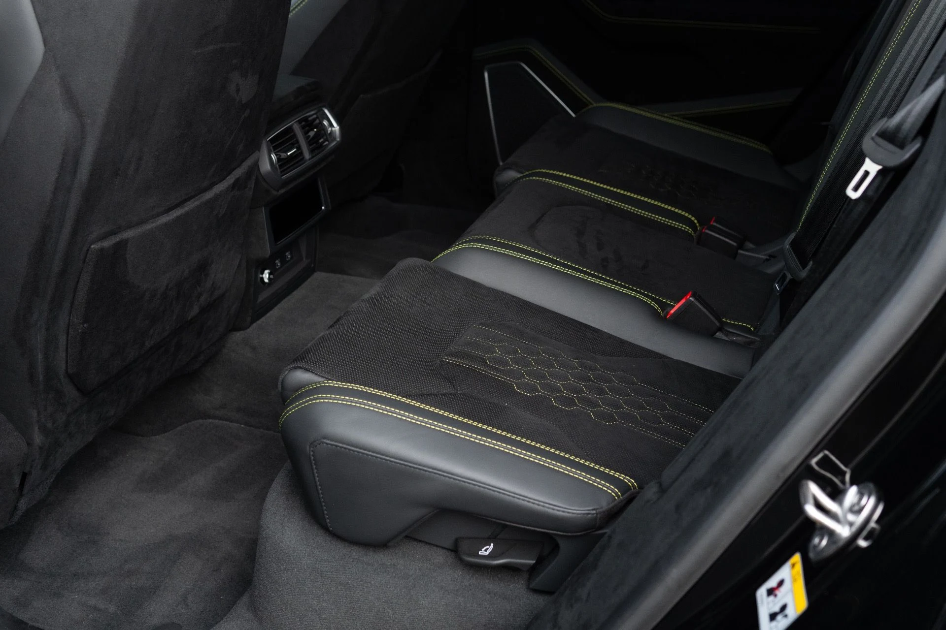 mph052_2014971245_Used_2024_Lamborghini_Urus_Performante_1774062481_776e2e04bf