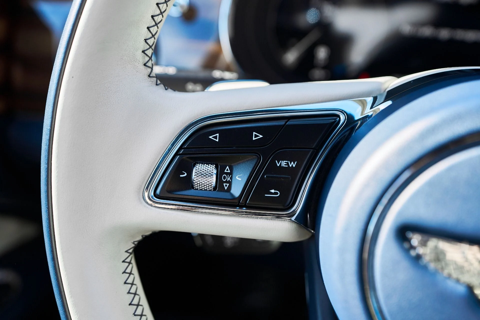 mph052_2019528417_Used_2021_Bentley_Bentayga_V8_1764209057_c957a2ffa3