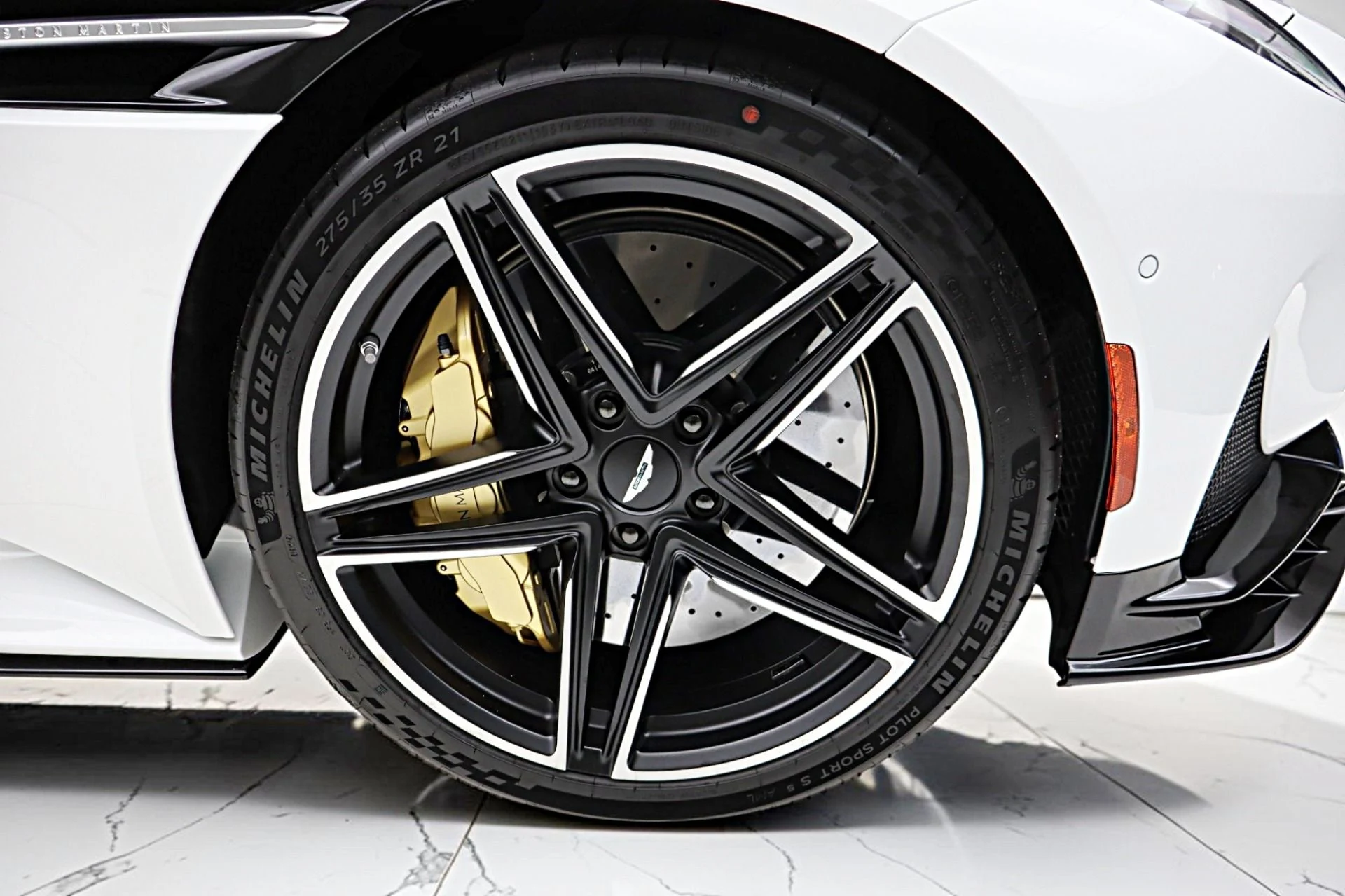 mph052_2026870959_New_2026_Aston_Martin_DB_12_S_Volante_4049c92ae9