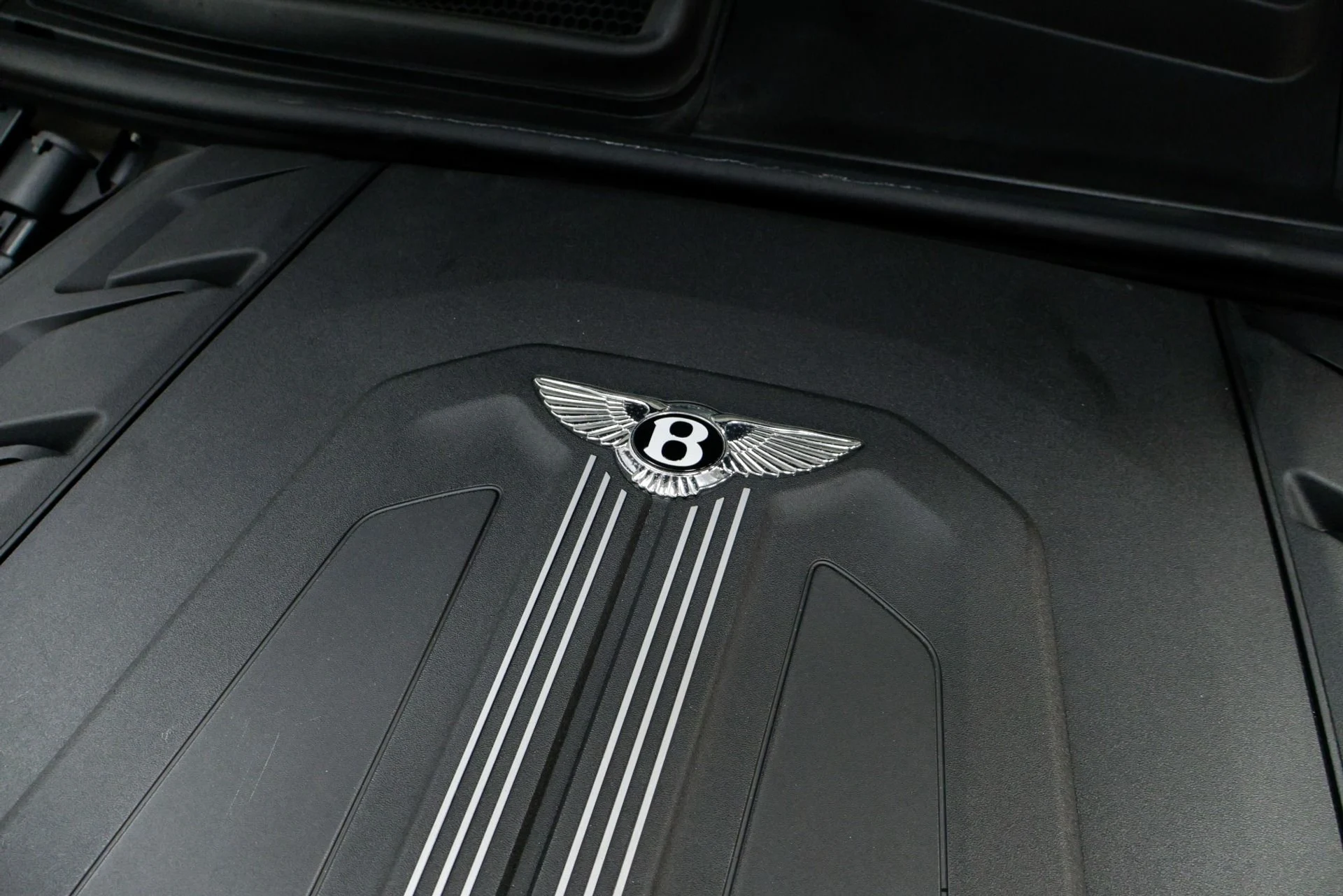mph052_2031470915_Used_2020_Bentley_Bentayga_V8_1760480790_3a085ad45c