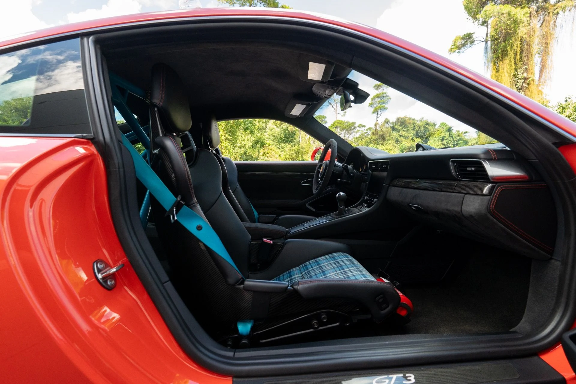 mph052_2063970873_Used_2018_Porsche_911_GT_3_1758911190_5734bf84be
