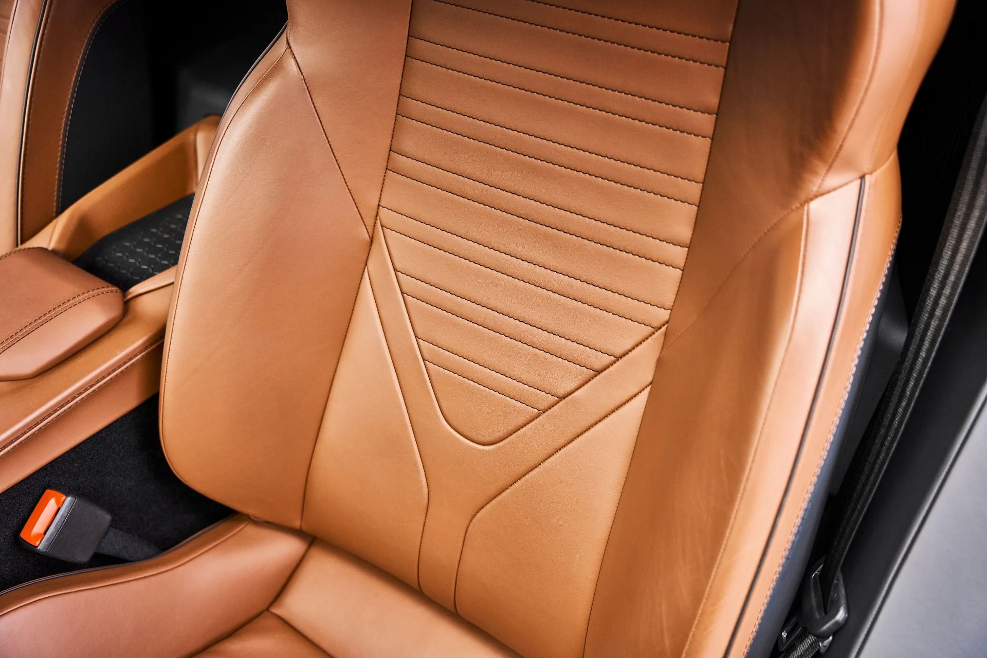 mph052_2074066496_Used_2025_Lamborghini_Revuelto_Base_1777078165_e207488717