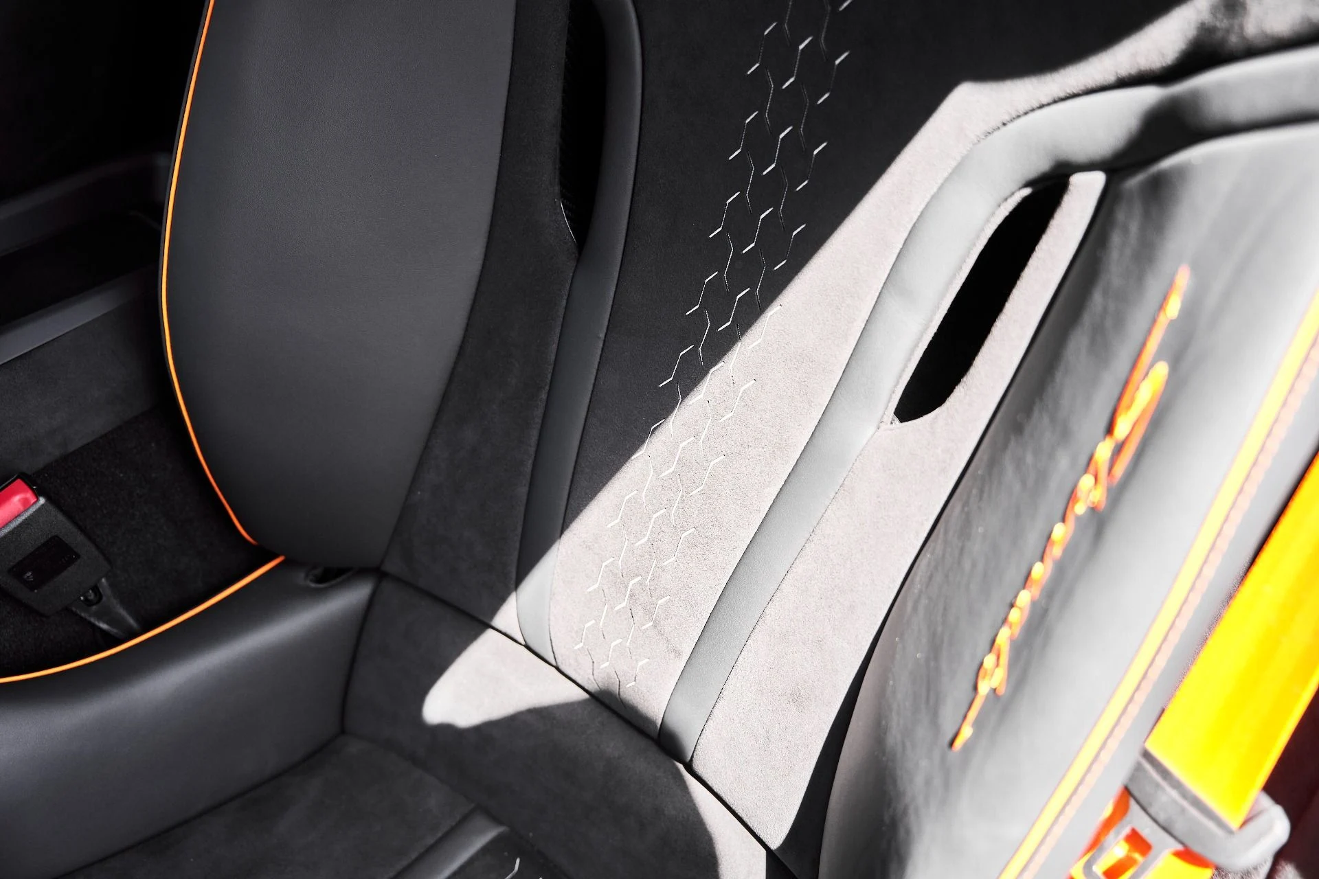 mph052_2082559972_Used_2023_Lamborghini_Huracan_Sterrato_Base_1776823481_ba130f40b8