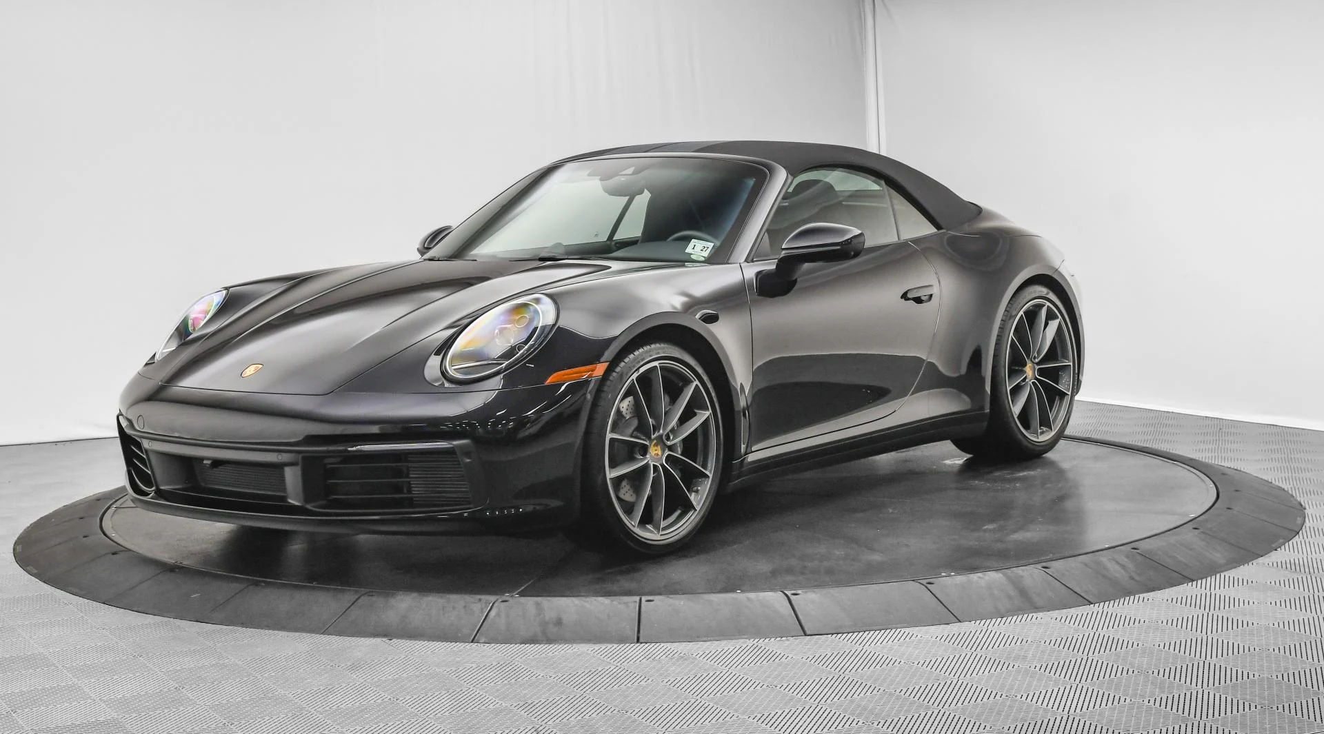 mph052_2102617471_Used_2022_Porsche_911_Carrera_1753776451_4c6b84efe7