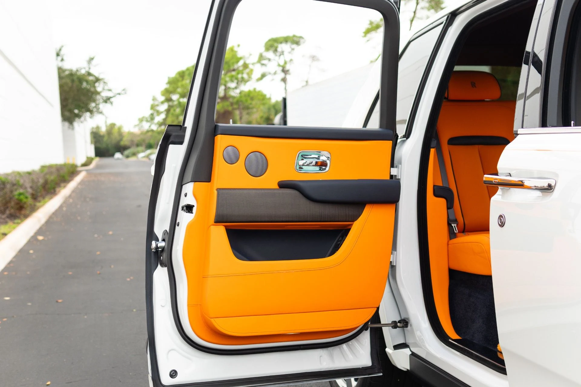 mph052_2122429322_Used_2023_Rolls_Royce_Cullinan_1766776442_34861def5a