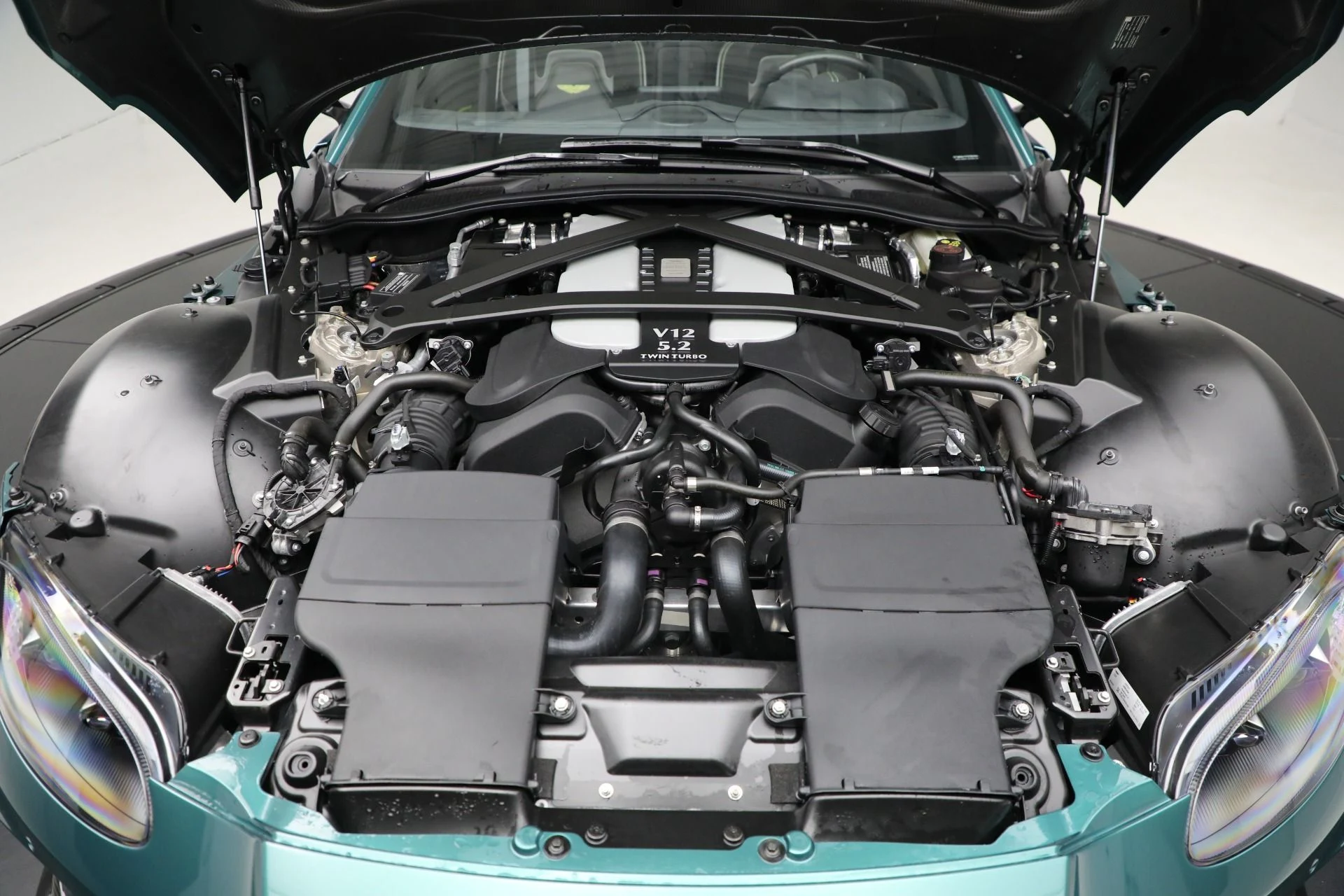 mph052_2134598748_Used_2023_Aston_Martin_Vantage_V12_78359693f8