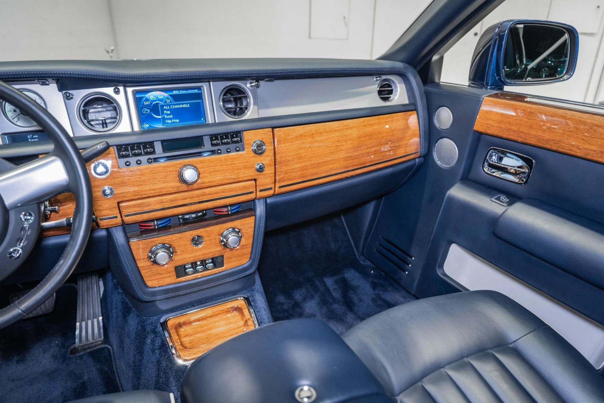 mph052_2137414949_Used_2011_Rolls_Royce_Phantom_1782236449_aa0dfb0b0a