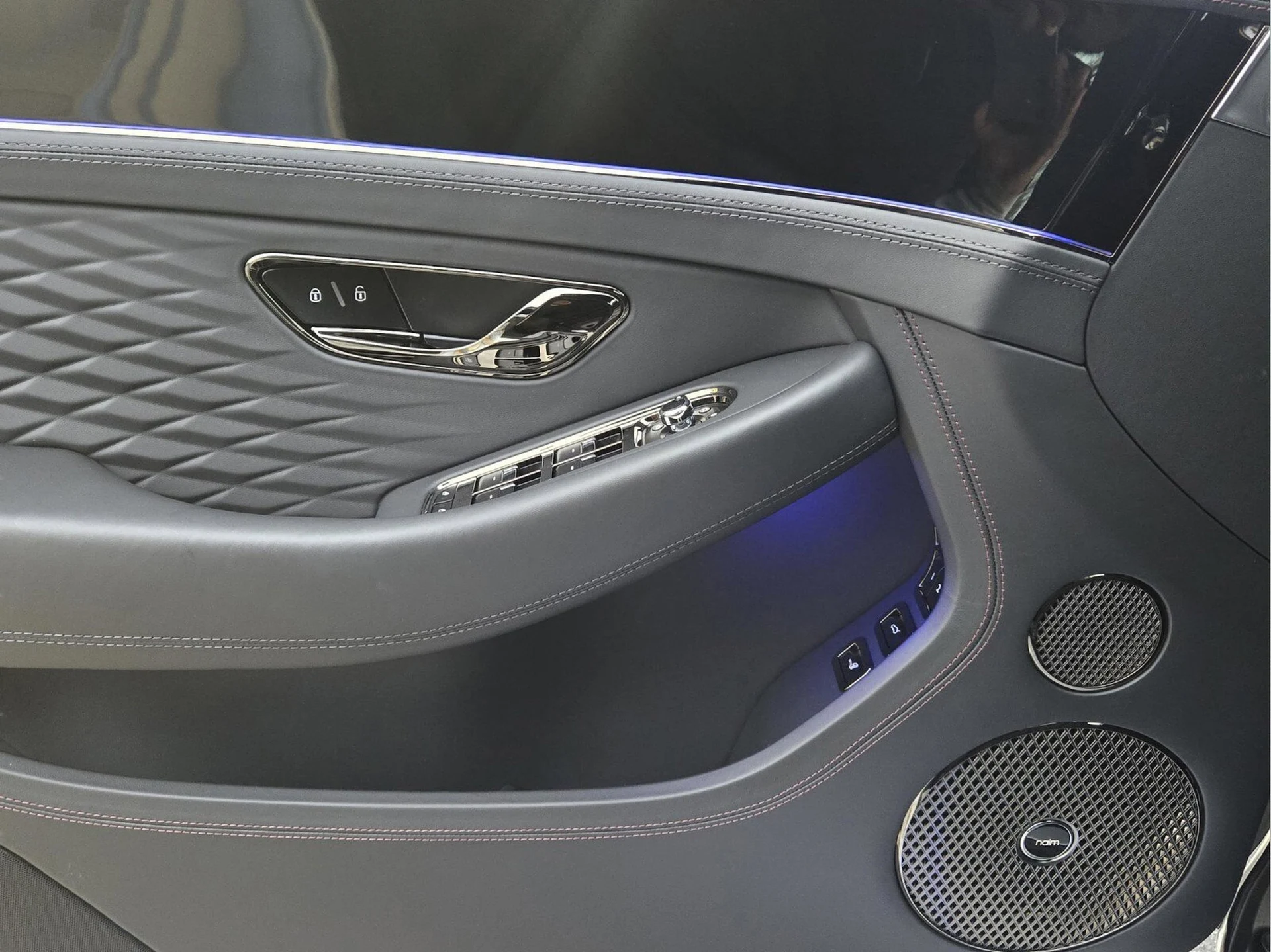 mph052_2137716394_374ce767706b1b7a39cd0a4aaedb09dex_cadf0a3288