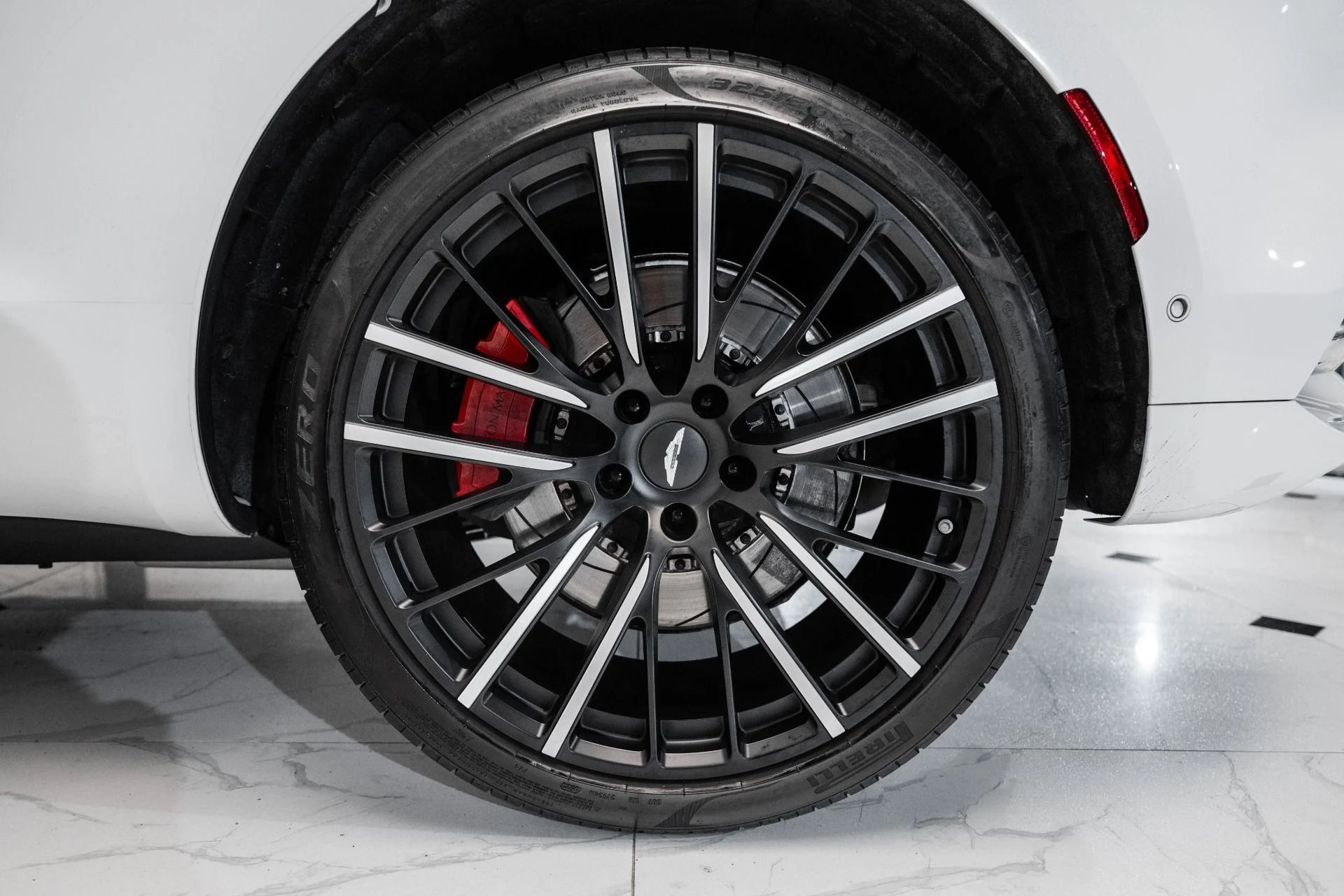 mph052_2148068863_Used_2023_Aston_Martin_DBX_1759420185_c0c8ffad72
