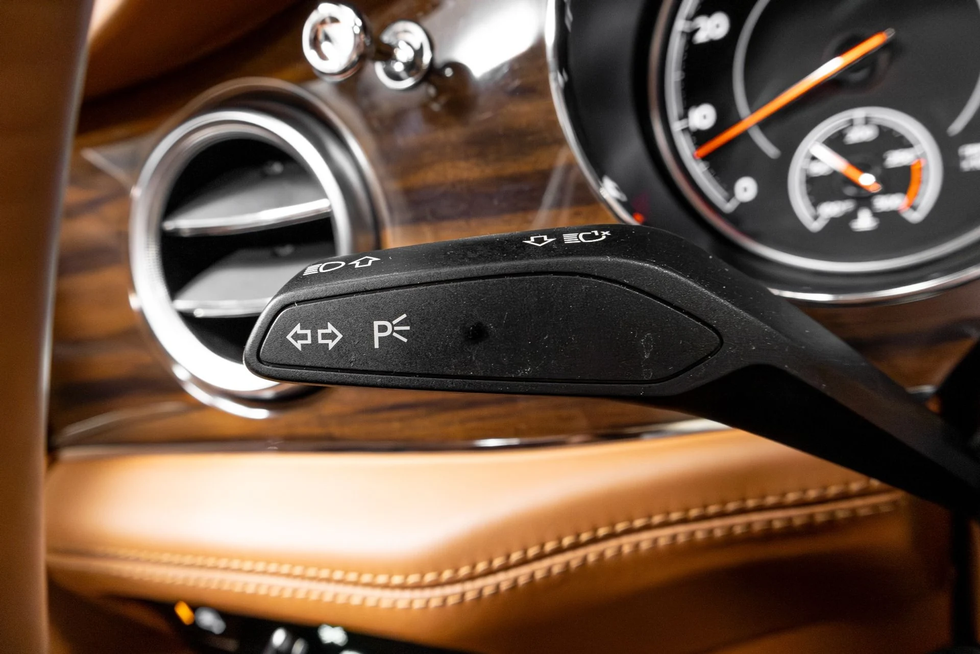 mph052_2151539197_Used_2019_Bentley_Bentayga_V8_1771459975_bc051fe314