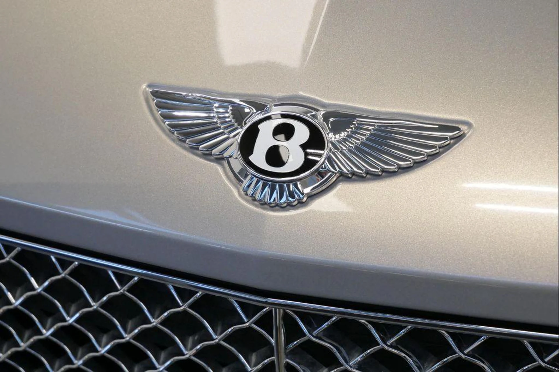 mph052_2158476241_z_HY_8_to7_M_Br_Ej_T_2_V0or_VA_Zg_R_Kc_57a51267db