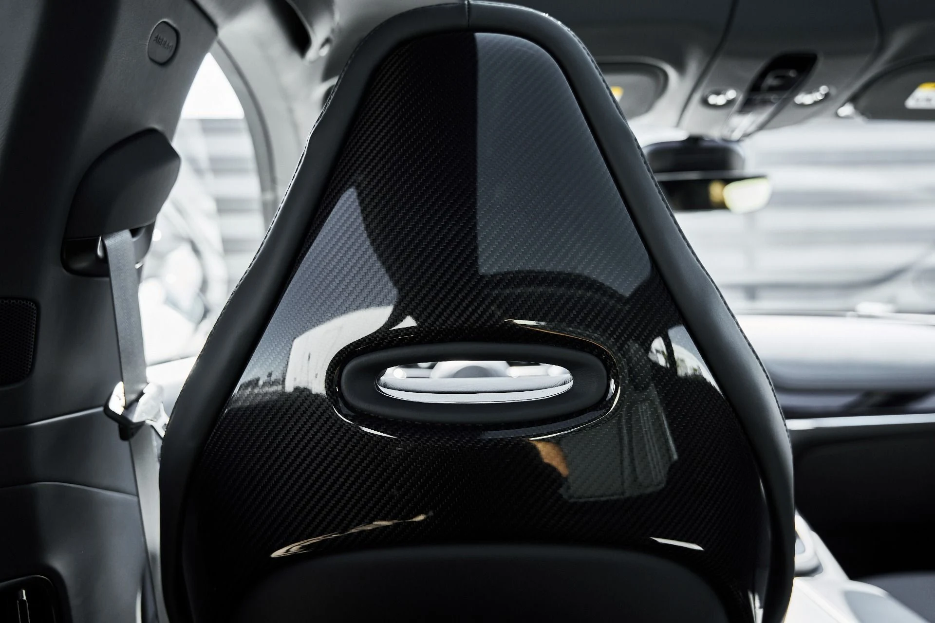 mph052_2160965789_Used_2025_Aston_Martin_DBX_707_1778288651_ca09bf1019