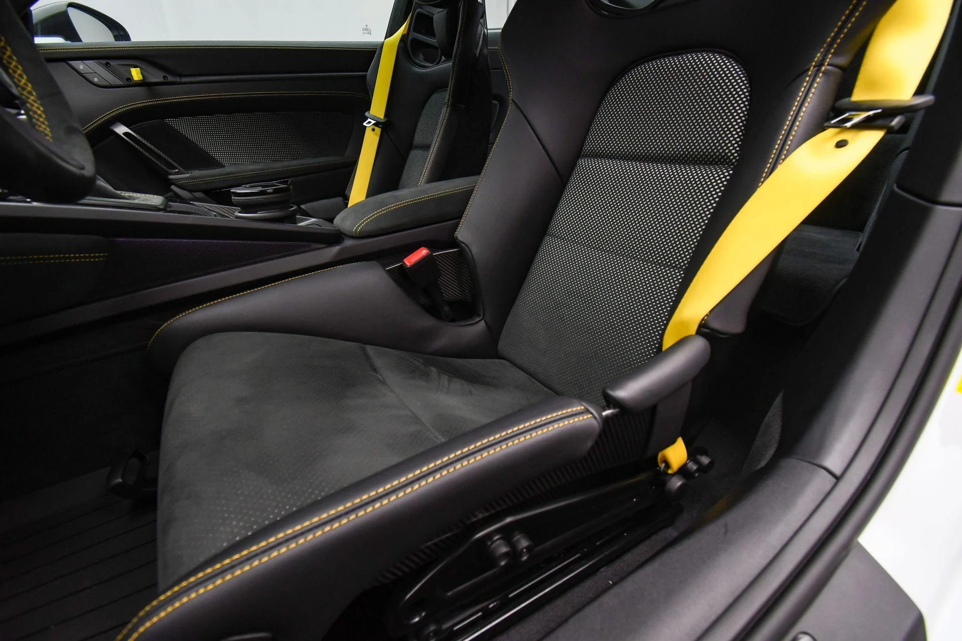 mph052_2162998488_Used_2025_Porsche_911_GT_3_RS_1757454267_6057ea30de