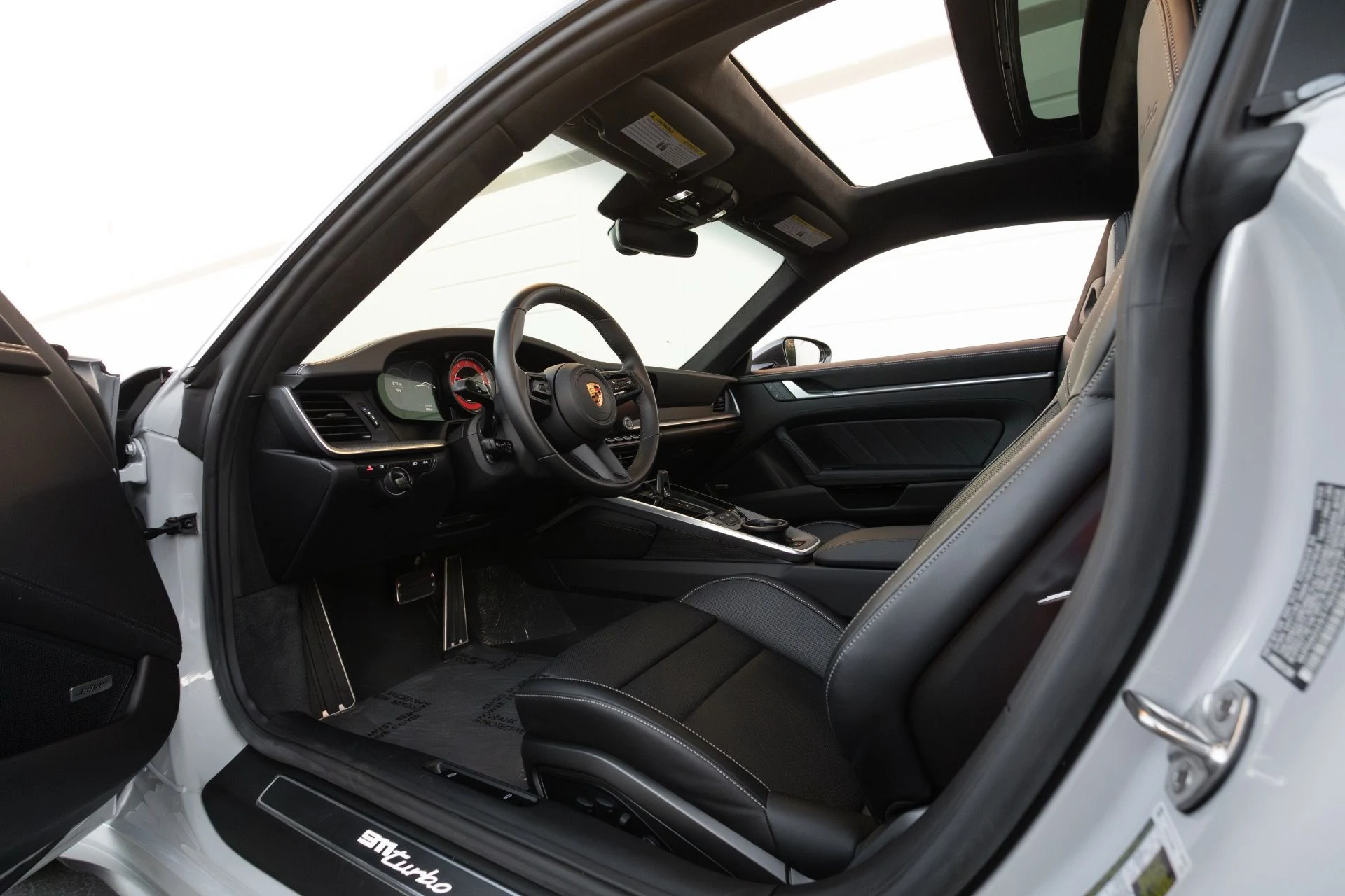 mph052_2163896264_Used_2024_Porsche_911_Turbo_1762281596_b207088b34