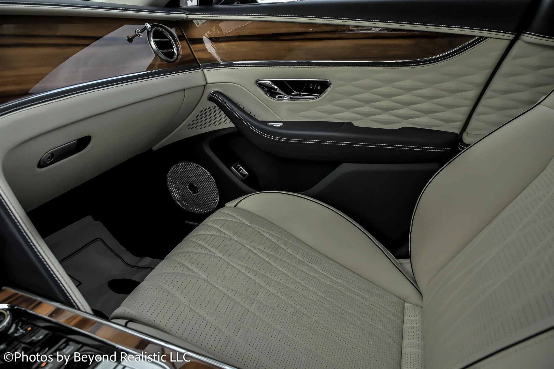 mph052_2197303977_Used_2022_Bentley_Flying_Spur_W12_1761810957_24d4f01b28