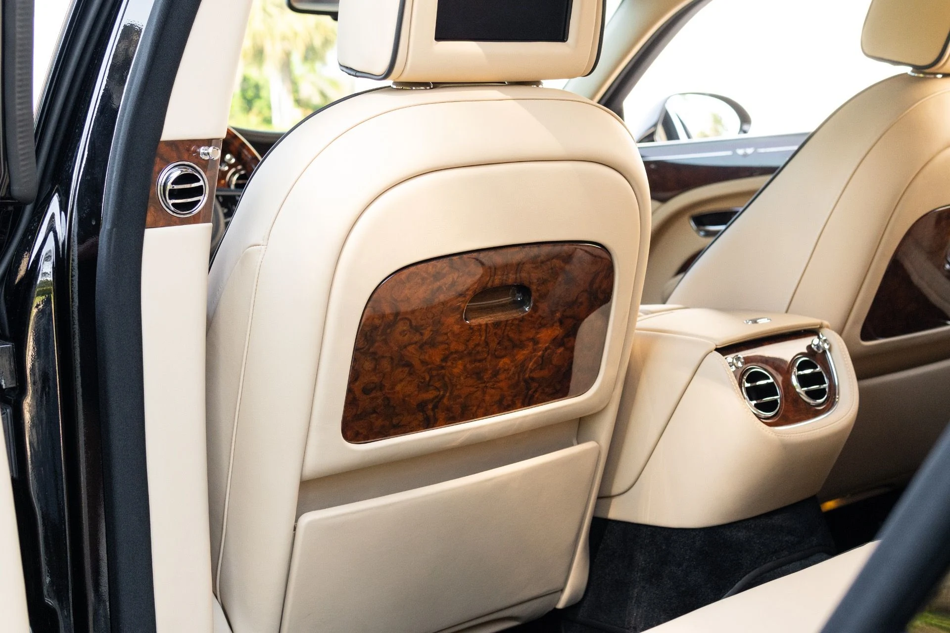 mph052_2198286465_Used_2014_Bentley_Mulsanne_1774576298_8ca3d0040c