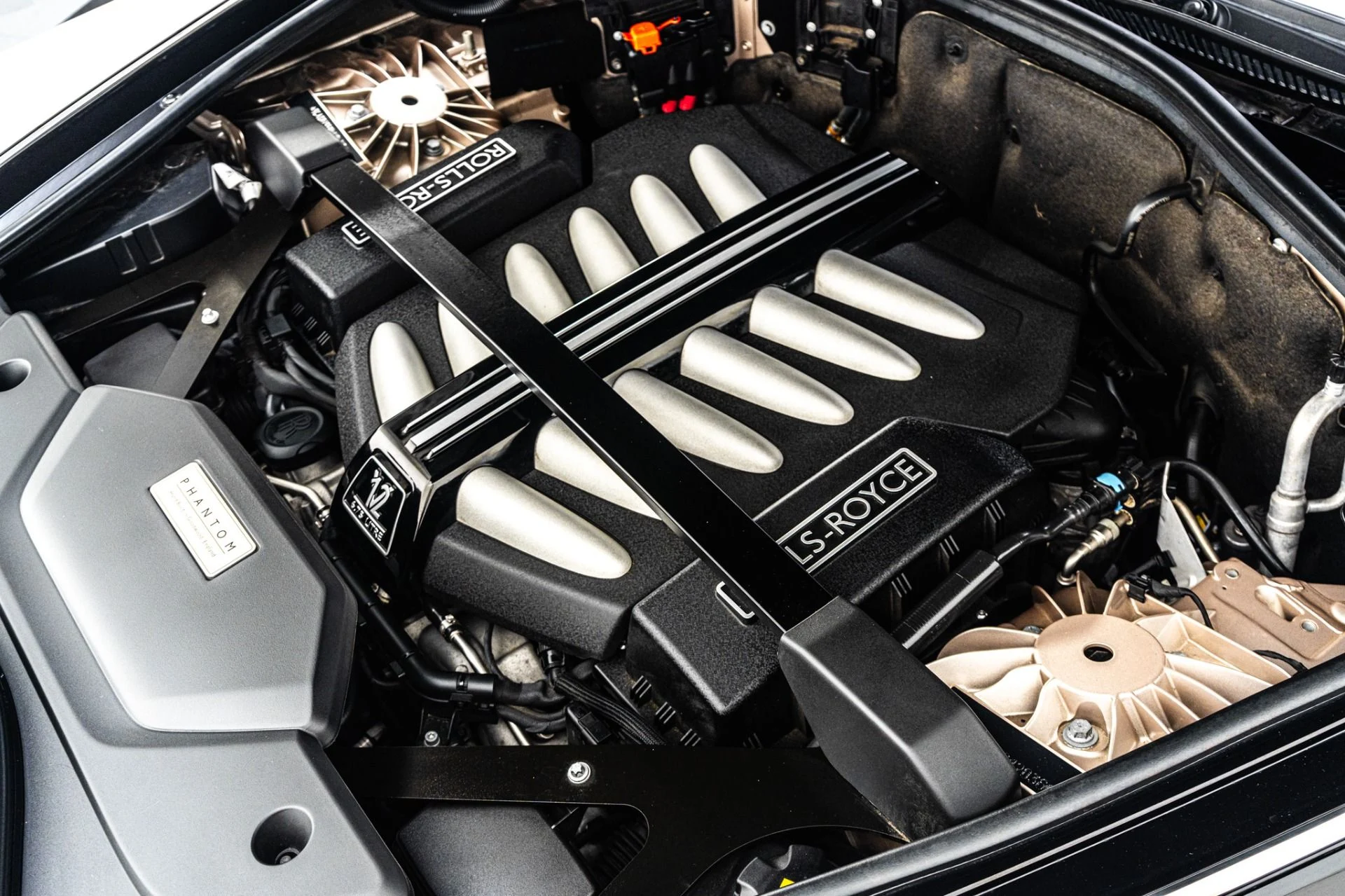 mph052_220400281_Used_2019_Rolls_Royce_Phantom_The_Phantom_Package_Two_Tone_Paint_Bespoke_Audio_1785353671_464a85a8f3