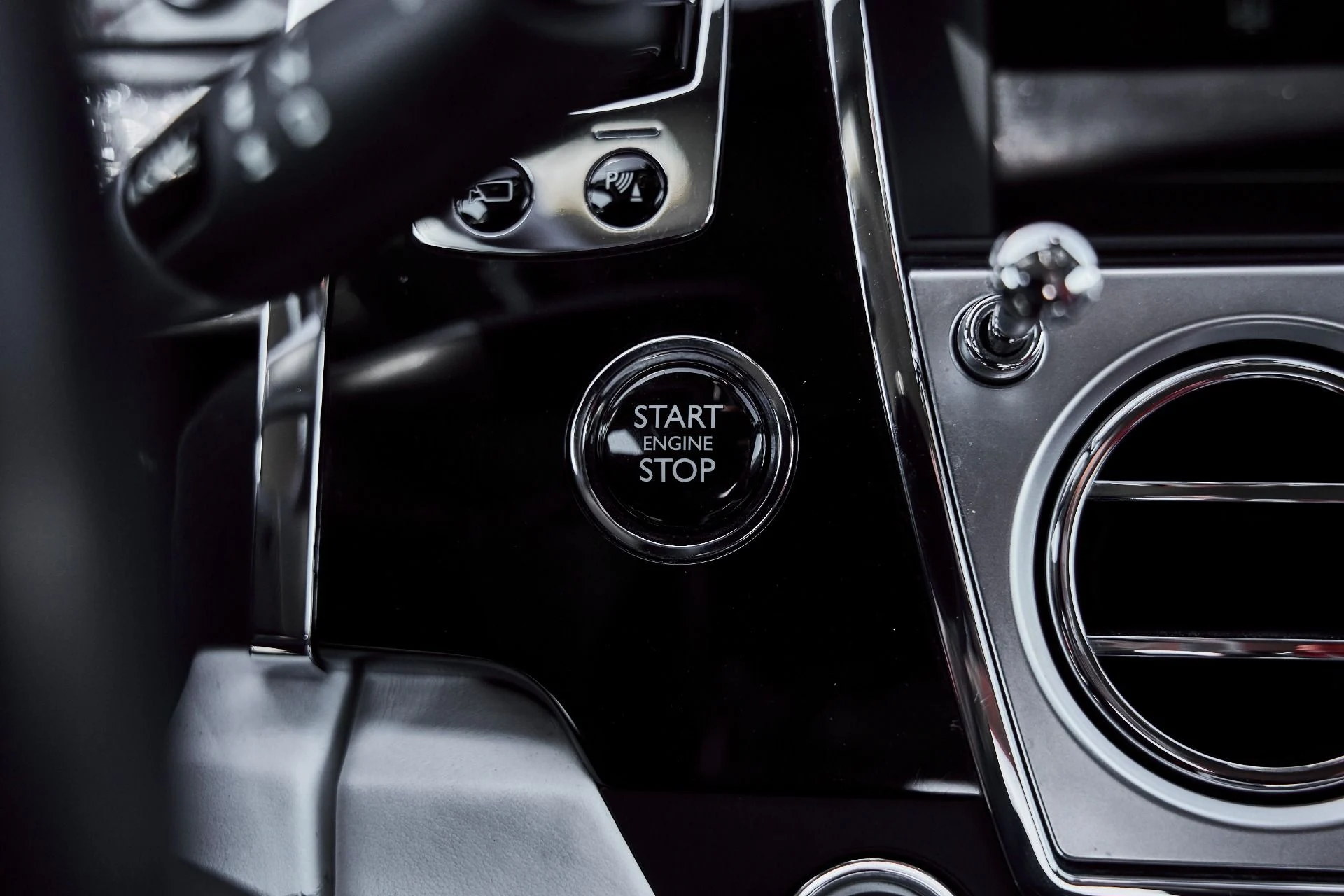 mph052_223259483_Used_2020_Rolls_Royce_Wraith_Base_1775285250_2f9dfe86e3